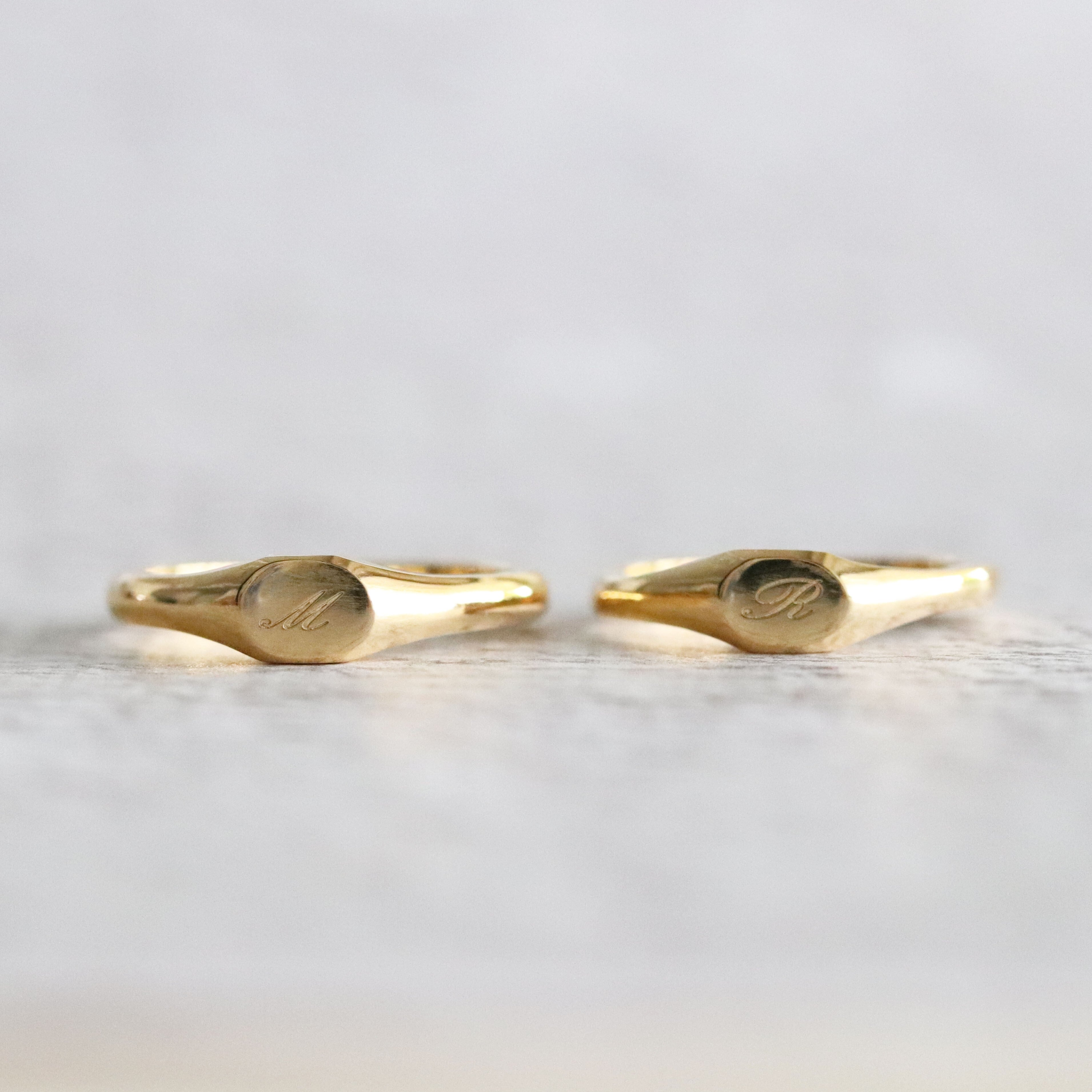 結婚指輪】印台イニシャル_K18YG | Somm Jewelry【ソムジュエリー】