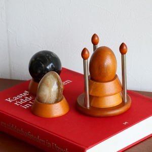 WOOD EGG STAND | Netherland