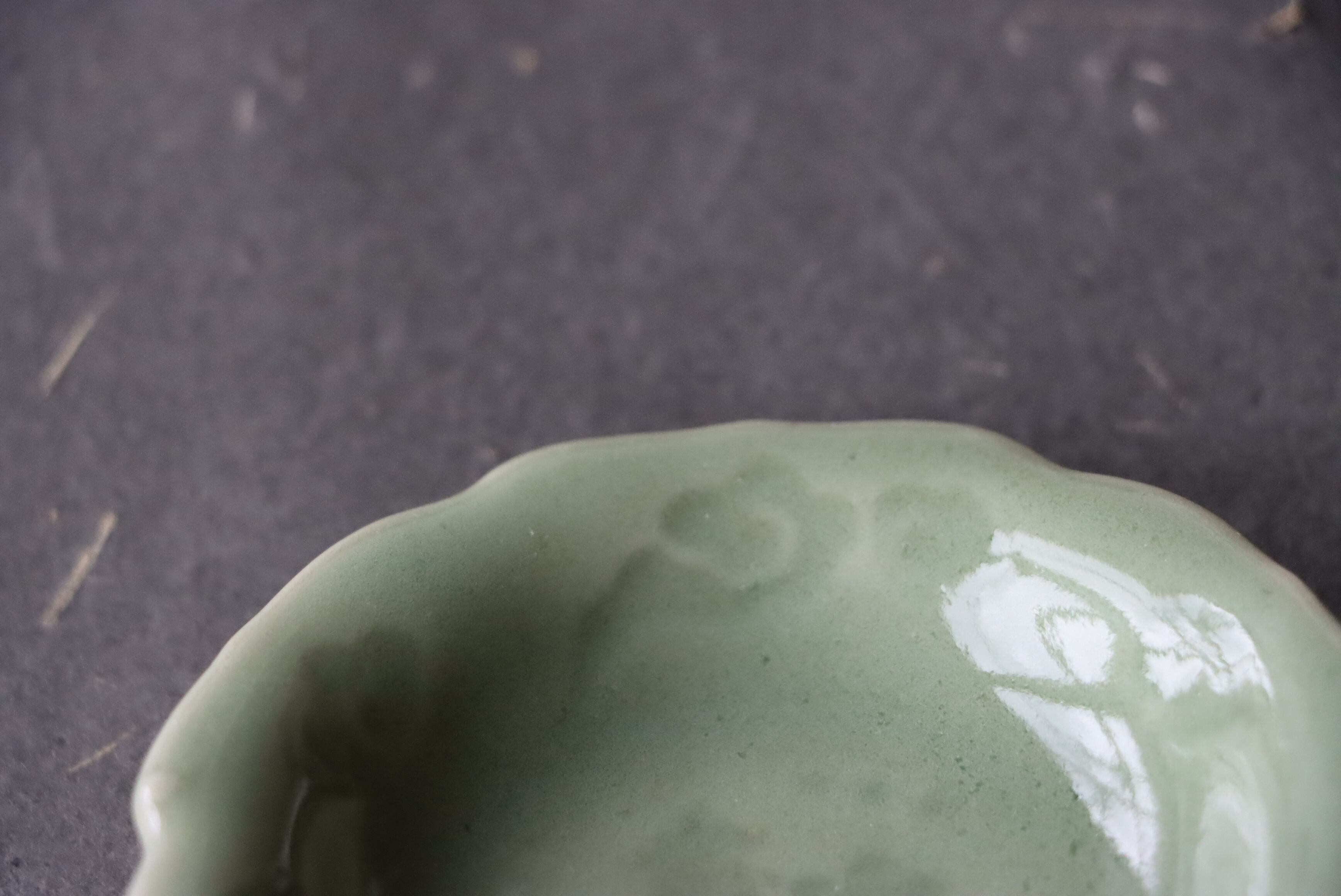 三田青磁 人物文 小皿/Celadon small plate | (有)新原美術