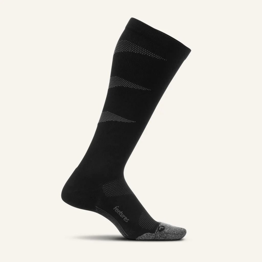 Feetures(フィーチャーズ)Graduated Compression Light Cushion Knee High - Black コンプレッションソックス メンズ・レディース