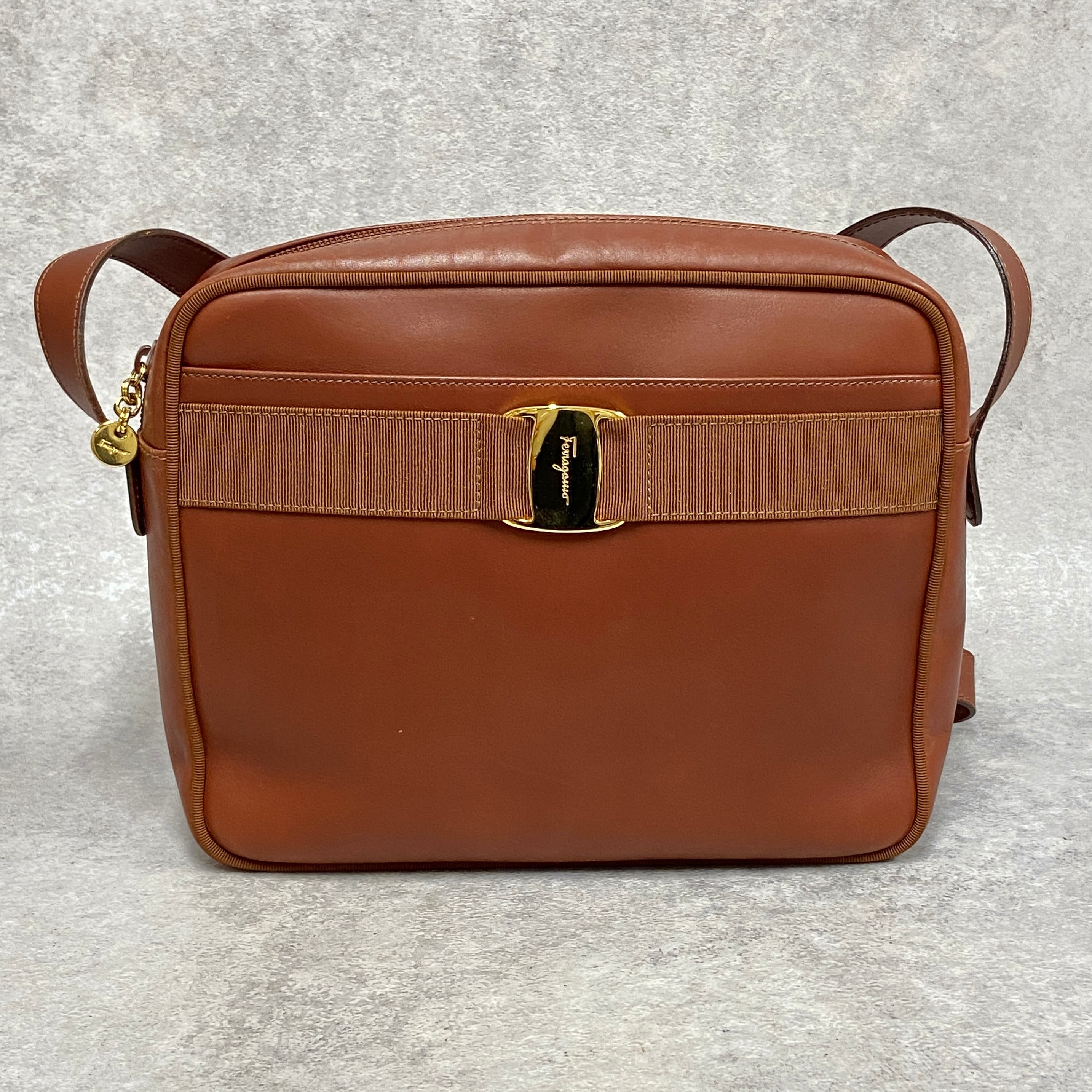 Salvatore Ferragamo フェラガモ ヴァラ ショルダーバッグ レザー ブラウン 7305-202205 | rean powered  by BASE