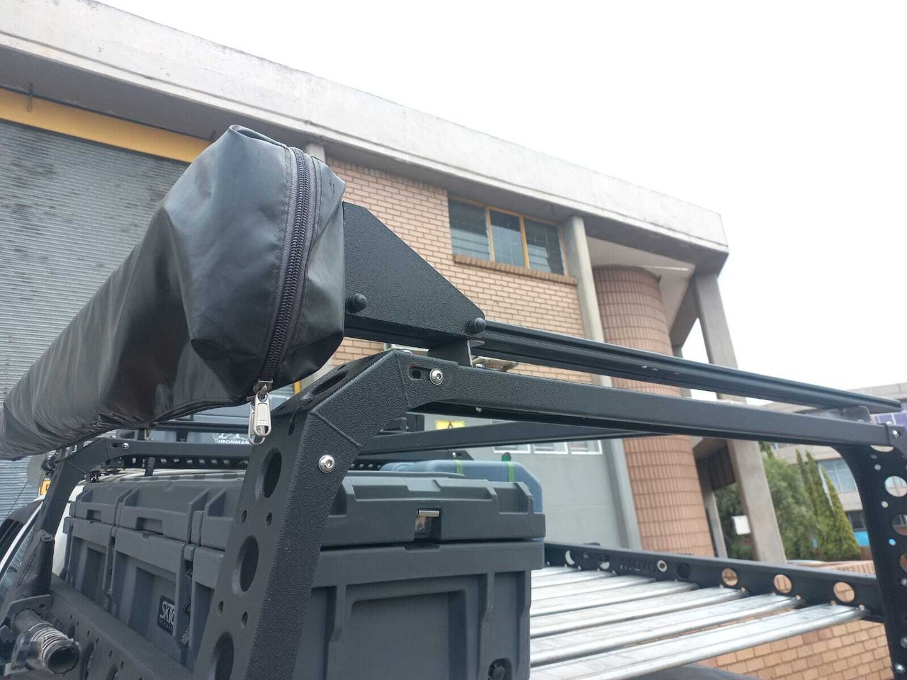 Awning to Load Bar Bracket（2個入）