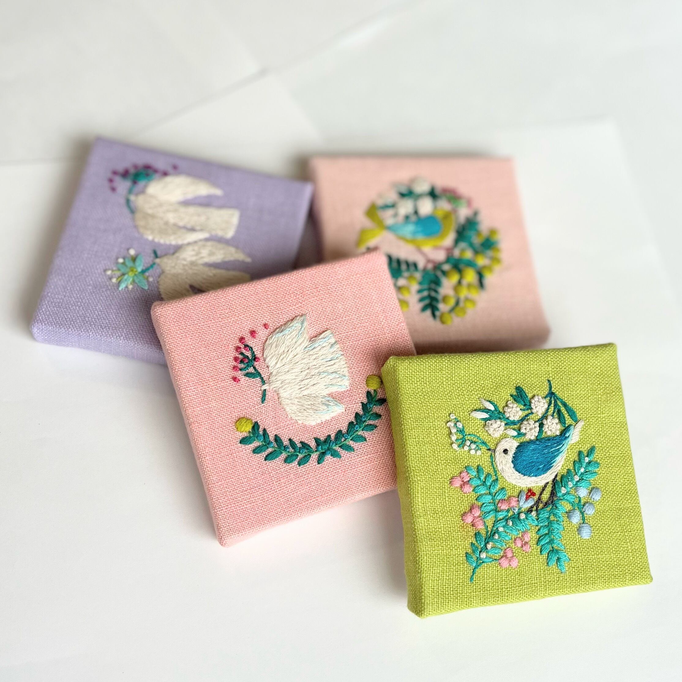 北欧風ことりと草花の刺繍パネル【hokuo】#245 | j.couture