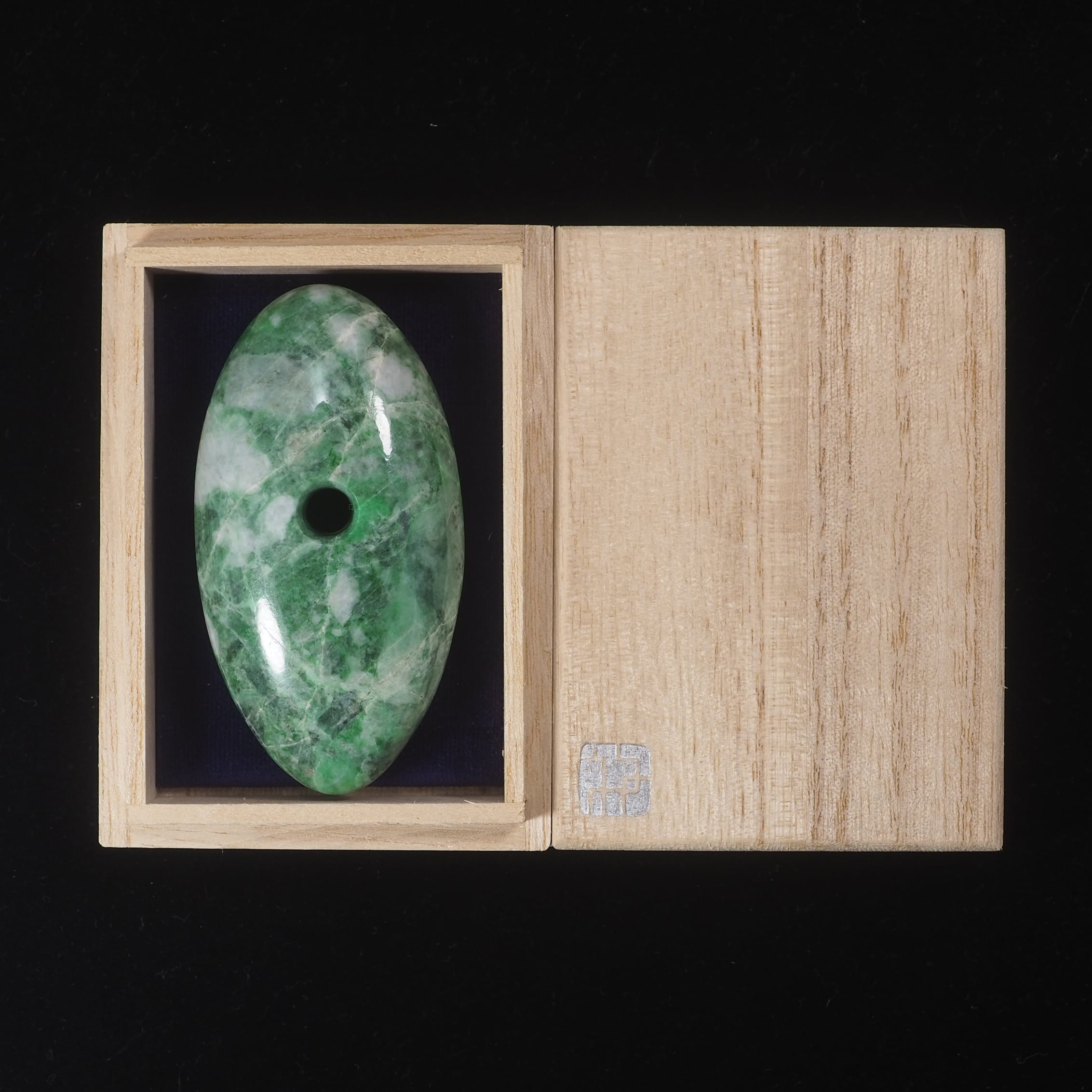 糸魚川翡翠 大珠 鮮緑圧砕翡翠 74mm vivid-green crushed jade Taishu