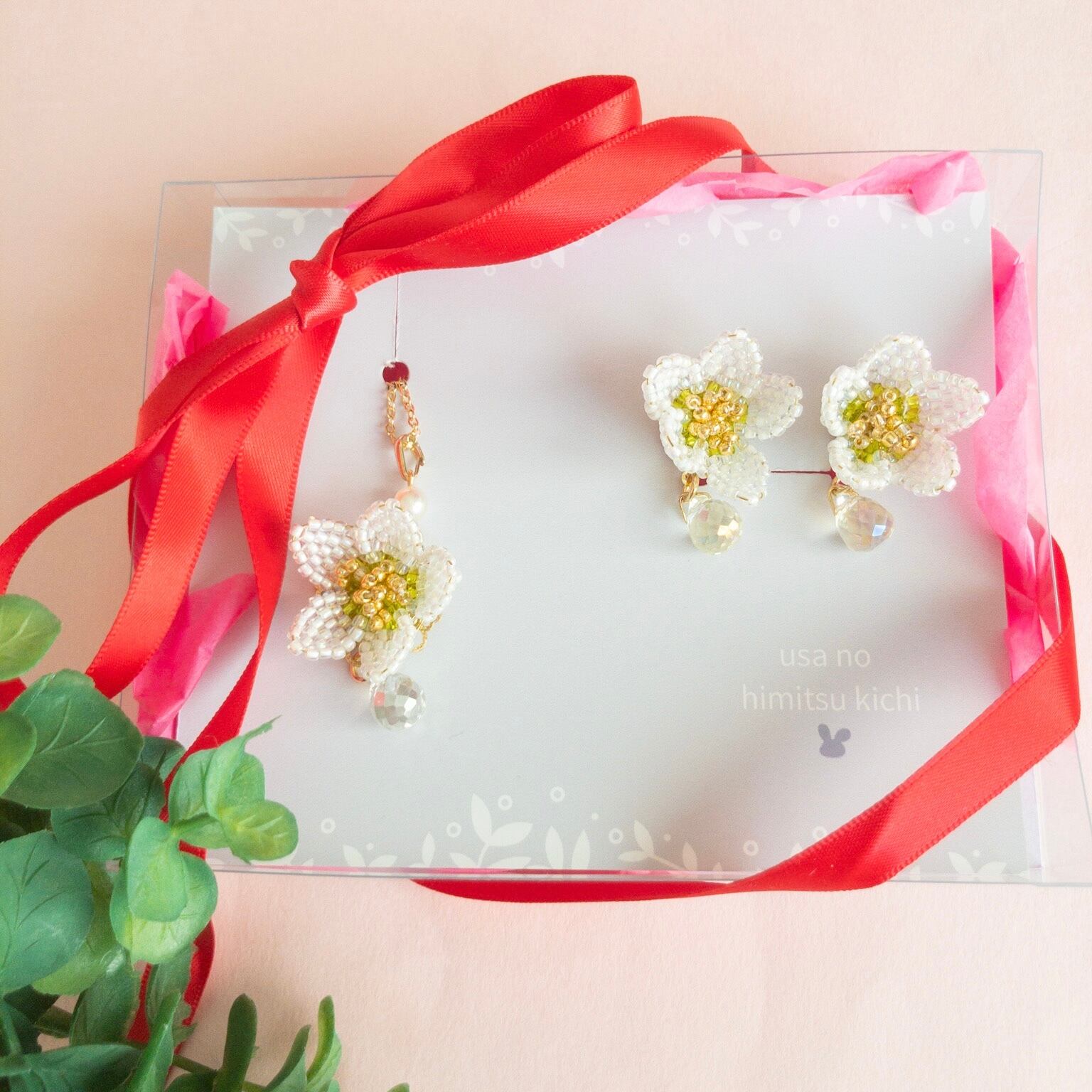 クリスマスローズのアクセサリーセット | うさのひみつきち