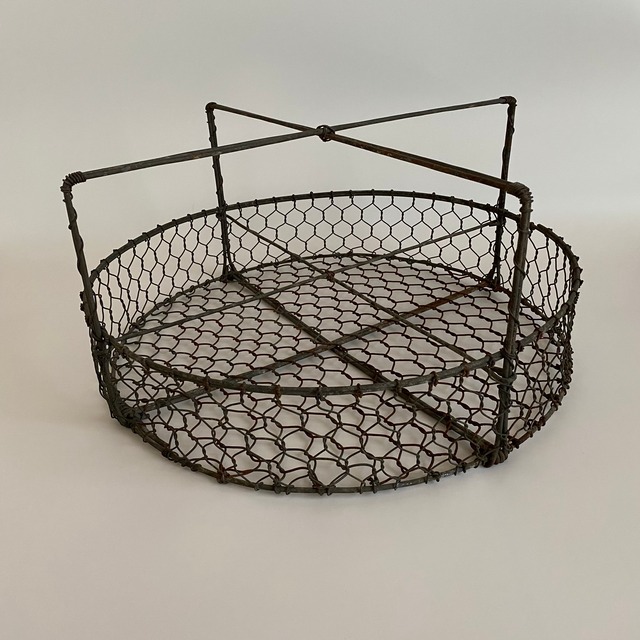 大きなワイヤーバスケット　ヴィンテージ　インダストリアル