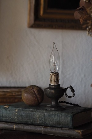 仄かシノニム小さく点り-antique candle stand lamp