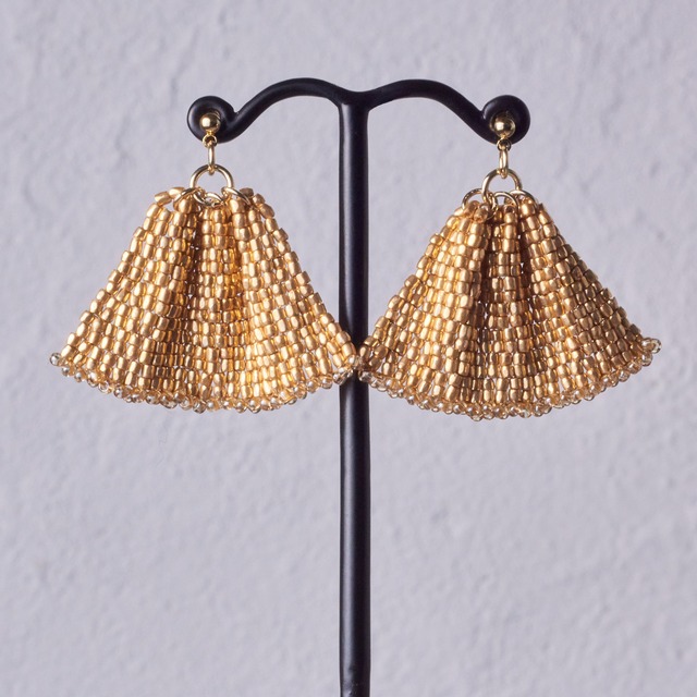 Frilly Earring ( ash gold )