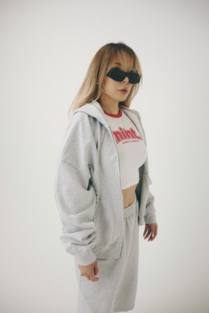 the zipper hoodie. (truffle salt)