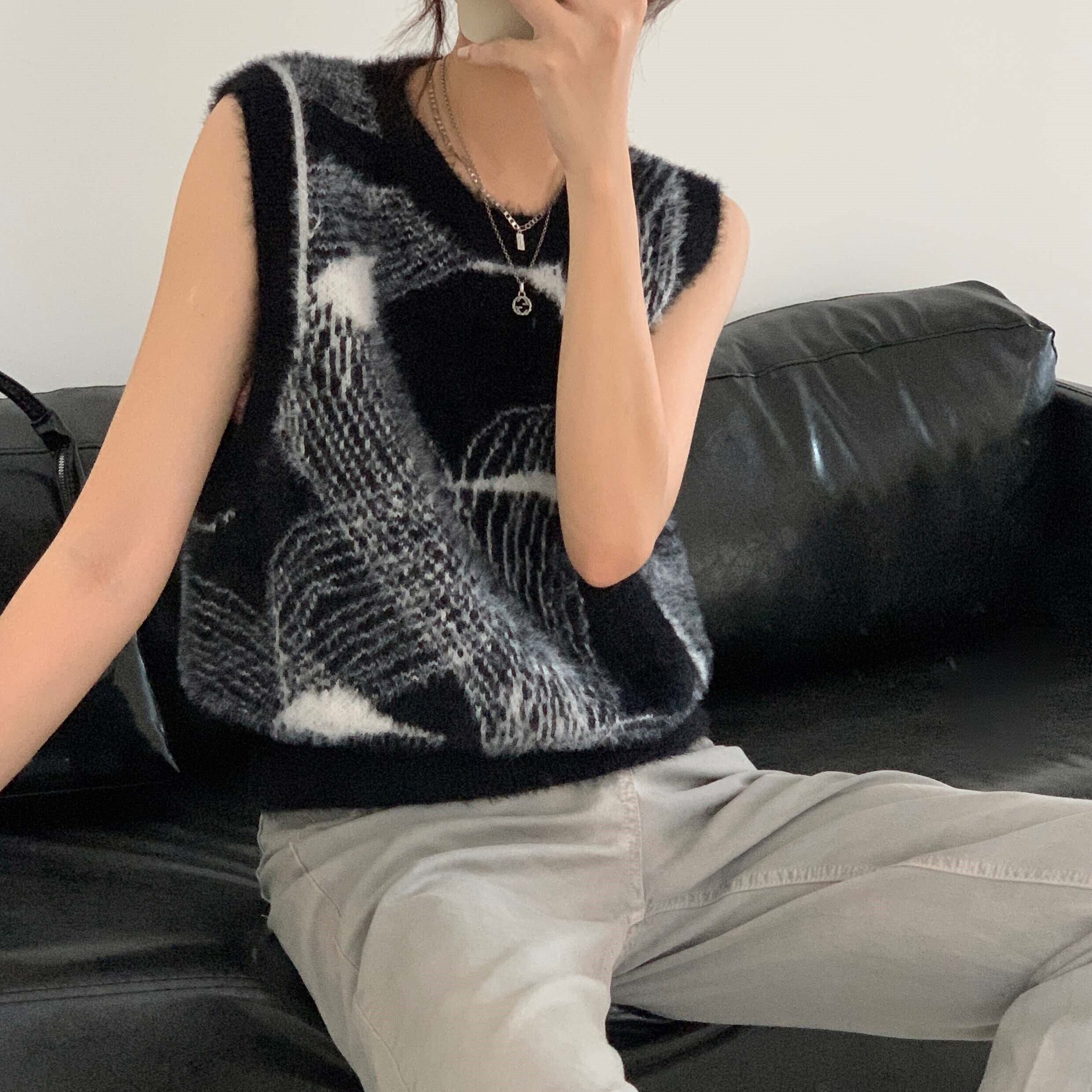 韓国っぽ モノトーンコーデに ♪ モヘア ニットベスト ショート丈