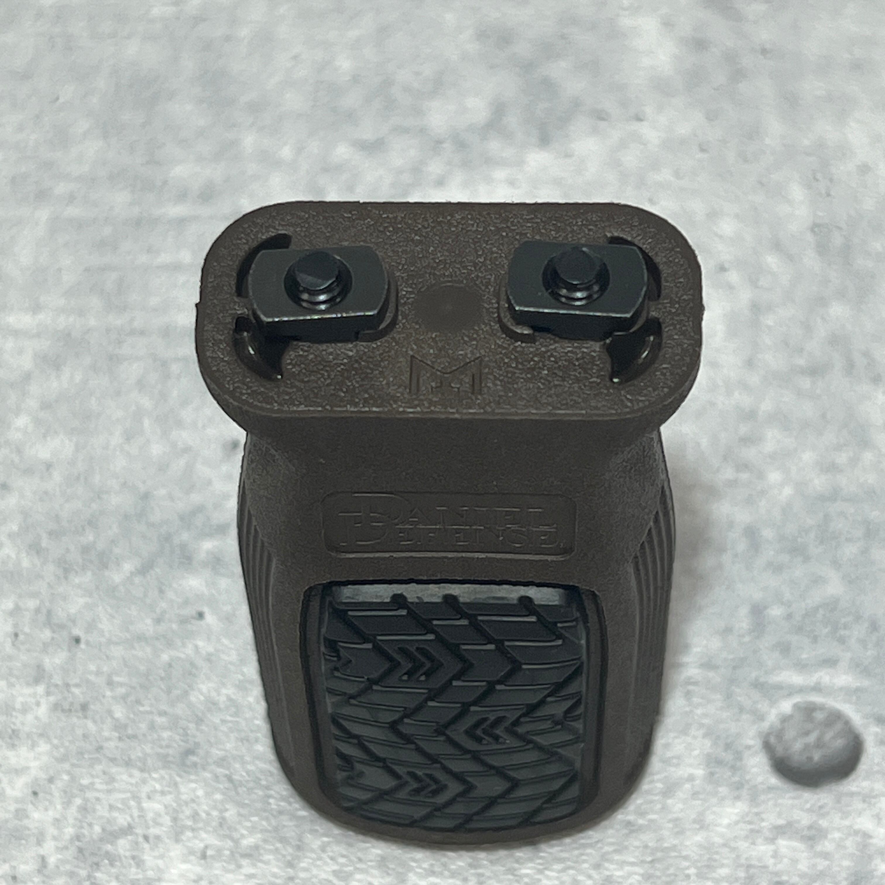 DANIEL DEFENSE M-LOK バーティカルフォアグリップ ミルスペック+