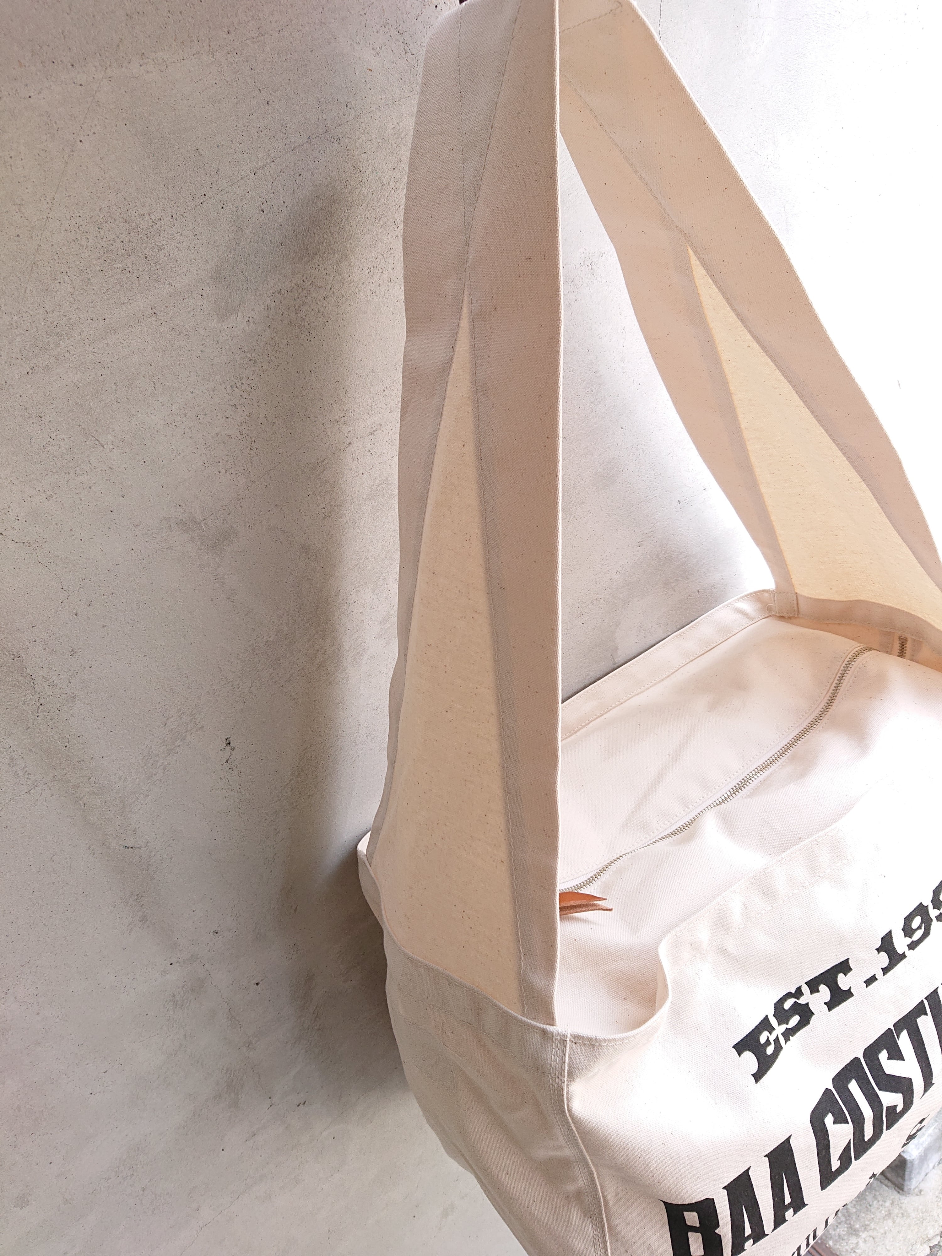 LABORDAY × BAA SIGNATURE NEWS PAPER BAG Natural/Black Color | BOW