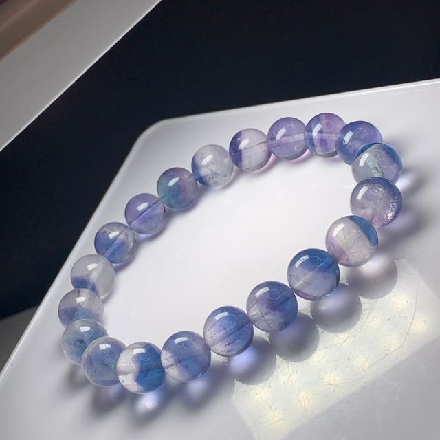 08.色合いがとても可愛いグラデーションバイカラーフローライトブレスレット