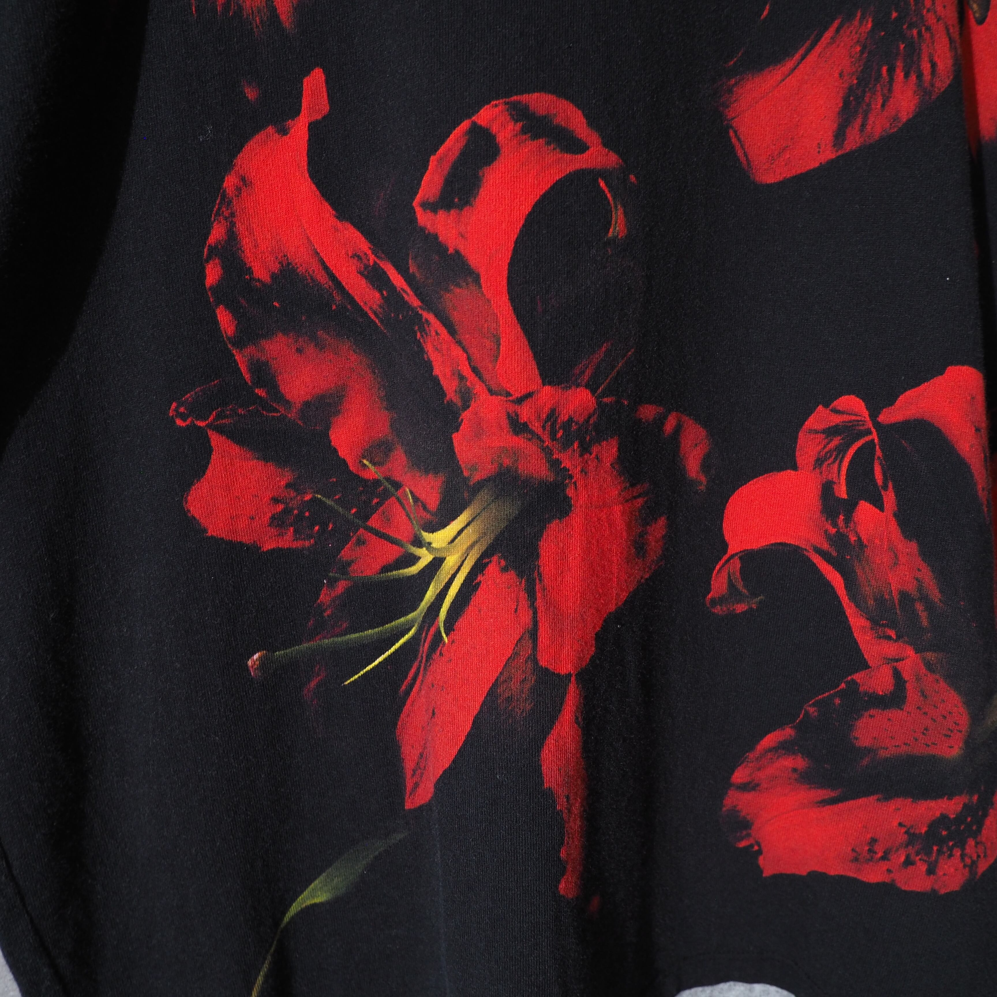 ” LAD MUSICIAN ” red lily painted loose black Tee