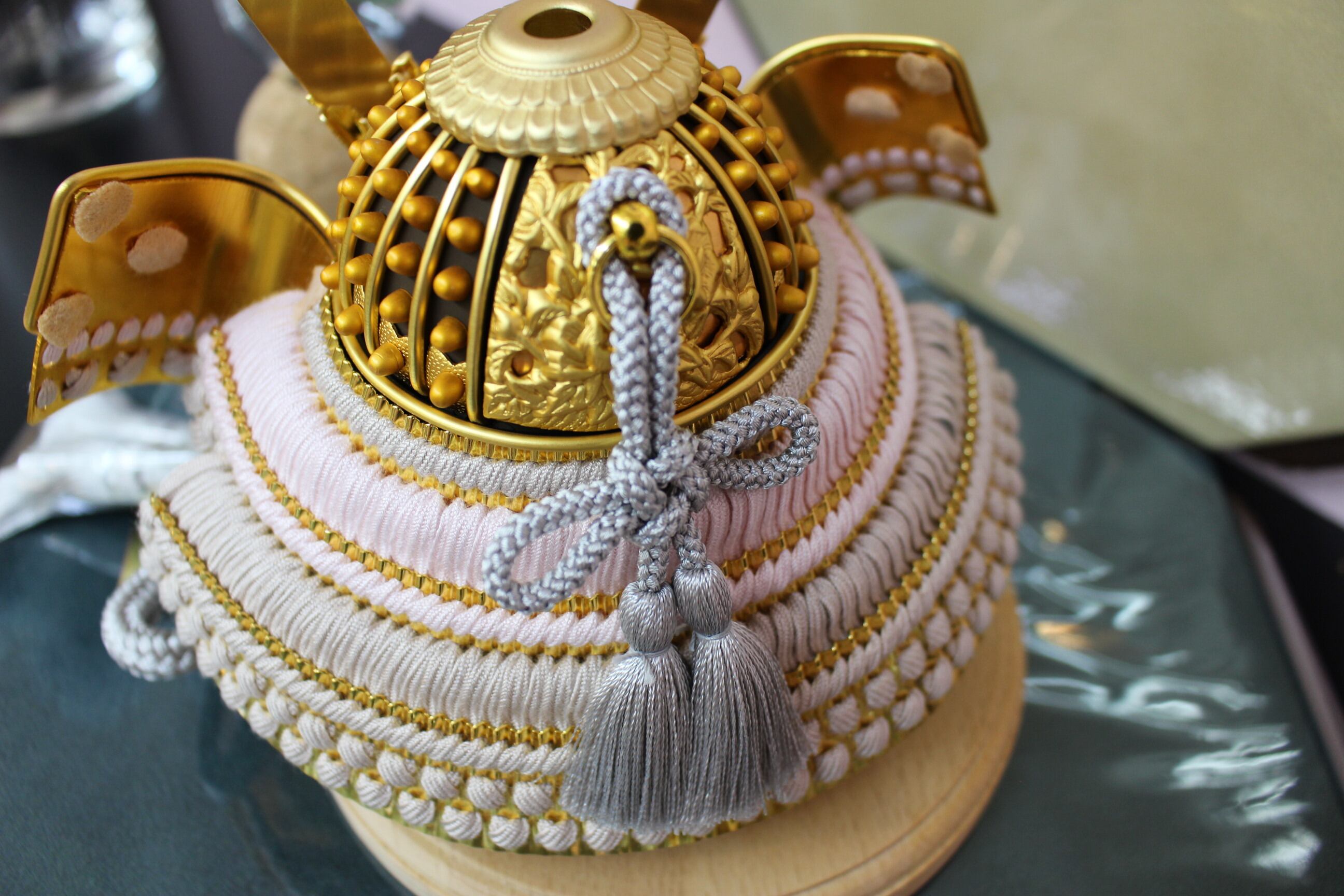 五月人形 鈴甲子 雄山作 天賦之兜「華」兜飾り | SHIMADA DOLL