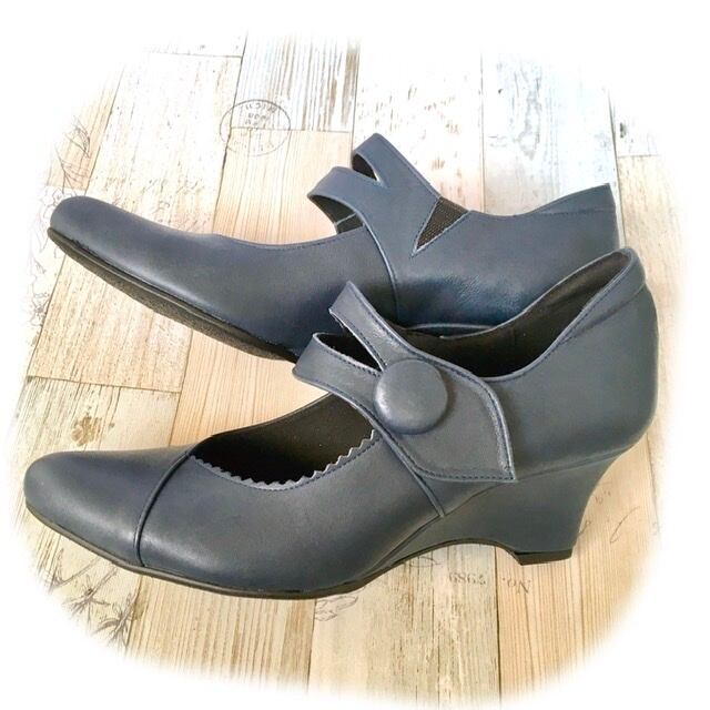 アシンメトリーポインテッドパンプス