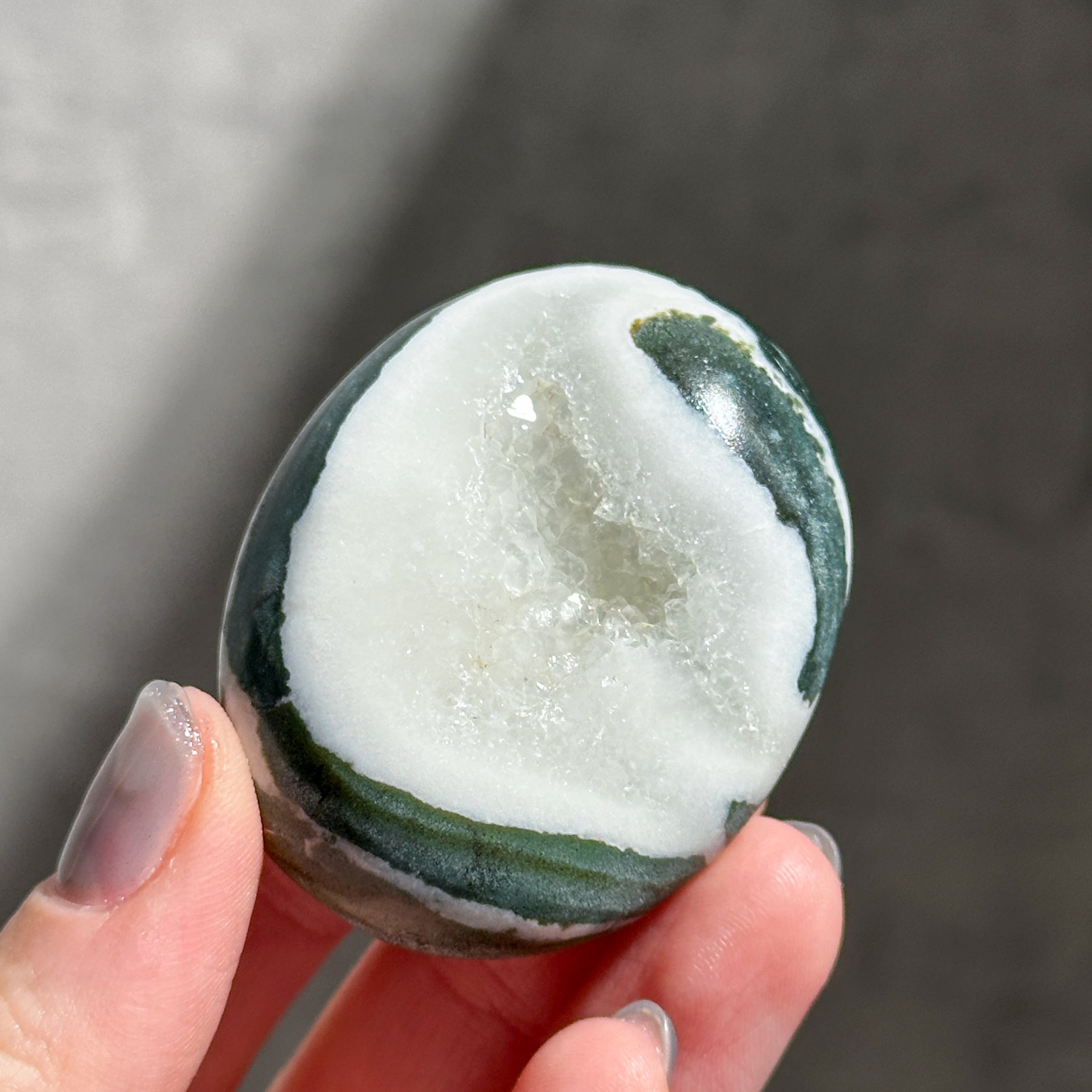 グリーンサードオニキス パームストーン01◇ Green Sardonyx ◇天然石・鉱物・パワーストーン