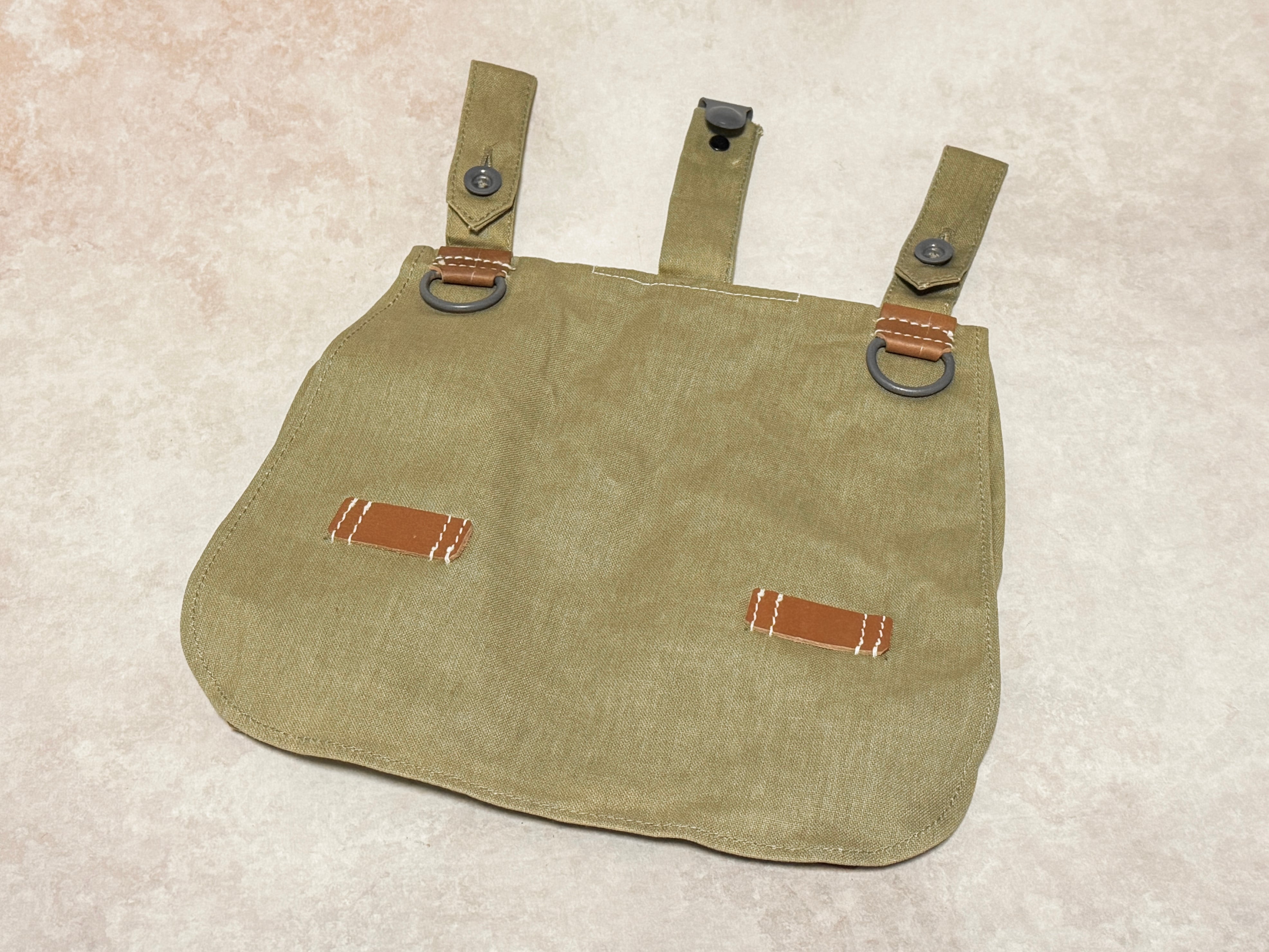 WWII ドイツ軍 M31雑嚢（中・後期型・ブラウンレザー