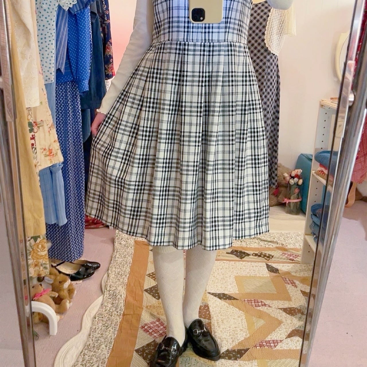 flower ribbon brooch check jumper skirt