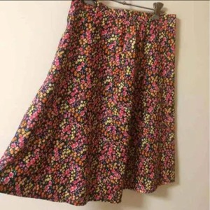 hilde hess 鮮やか 花柄 お花 フラワー フェミニン フレア スカート 女性 レディース hilde hess 鮮やか 花柄 お花 フラワー フェミニン フレア スカート 女性 レディース