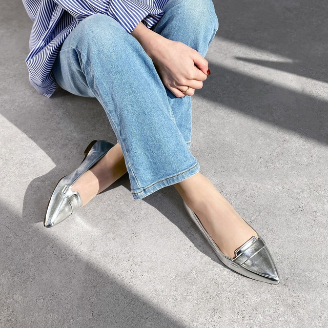 【OT3733】甲浅ポインテッドトゥ ローファー：シルバー 23.0cm【一部難あり】