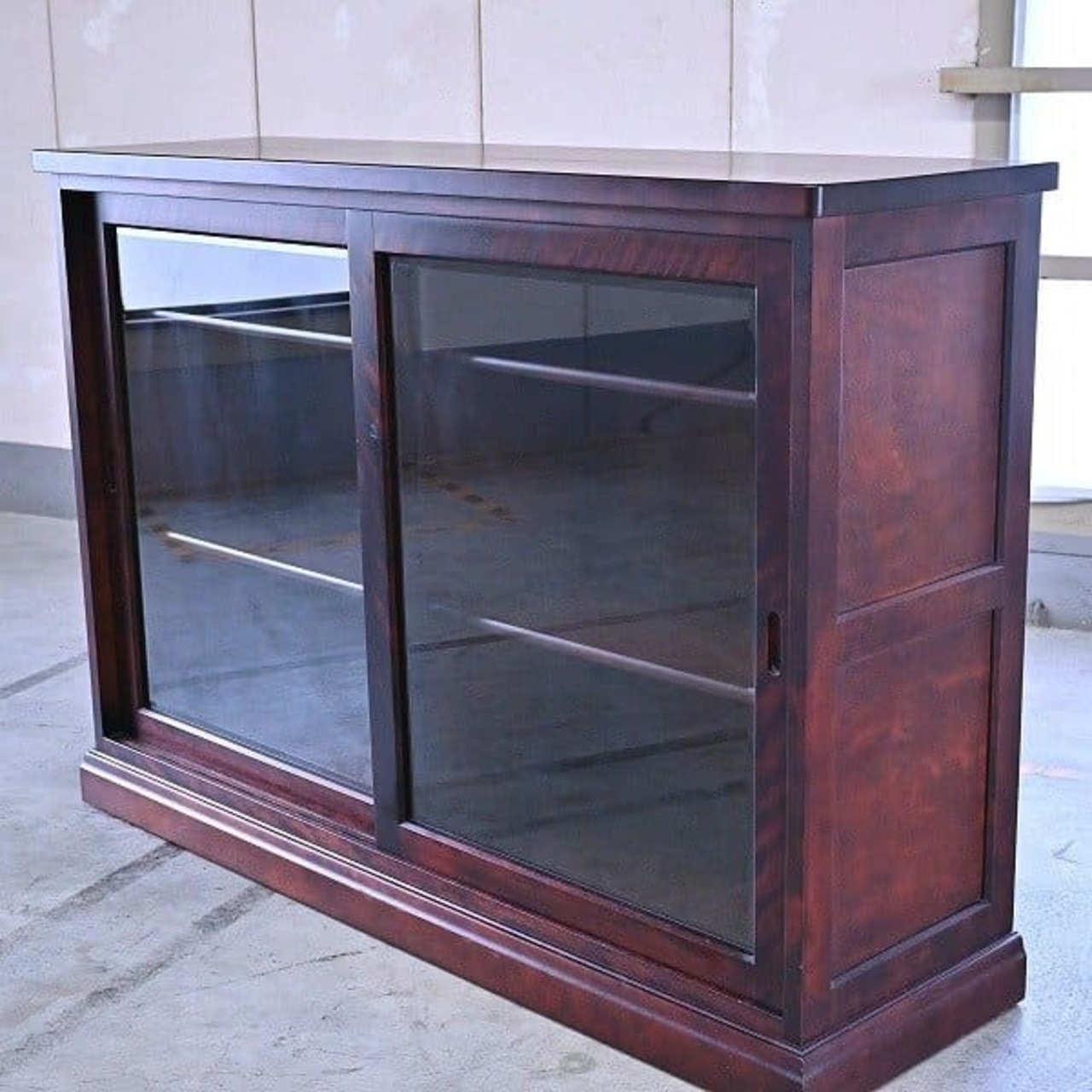 南風民芸 樺材 キャビネット ガラス扉 収納 サイドボード 食器棚 カップ 引き戸 ジャパニーズビンテージ 古民家 和風 カバ【中古家具/中古インテリア/USED家具ユーズド家具/リサイクル】