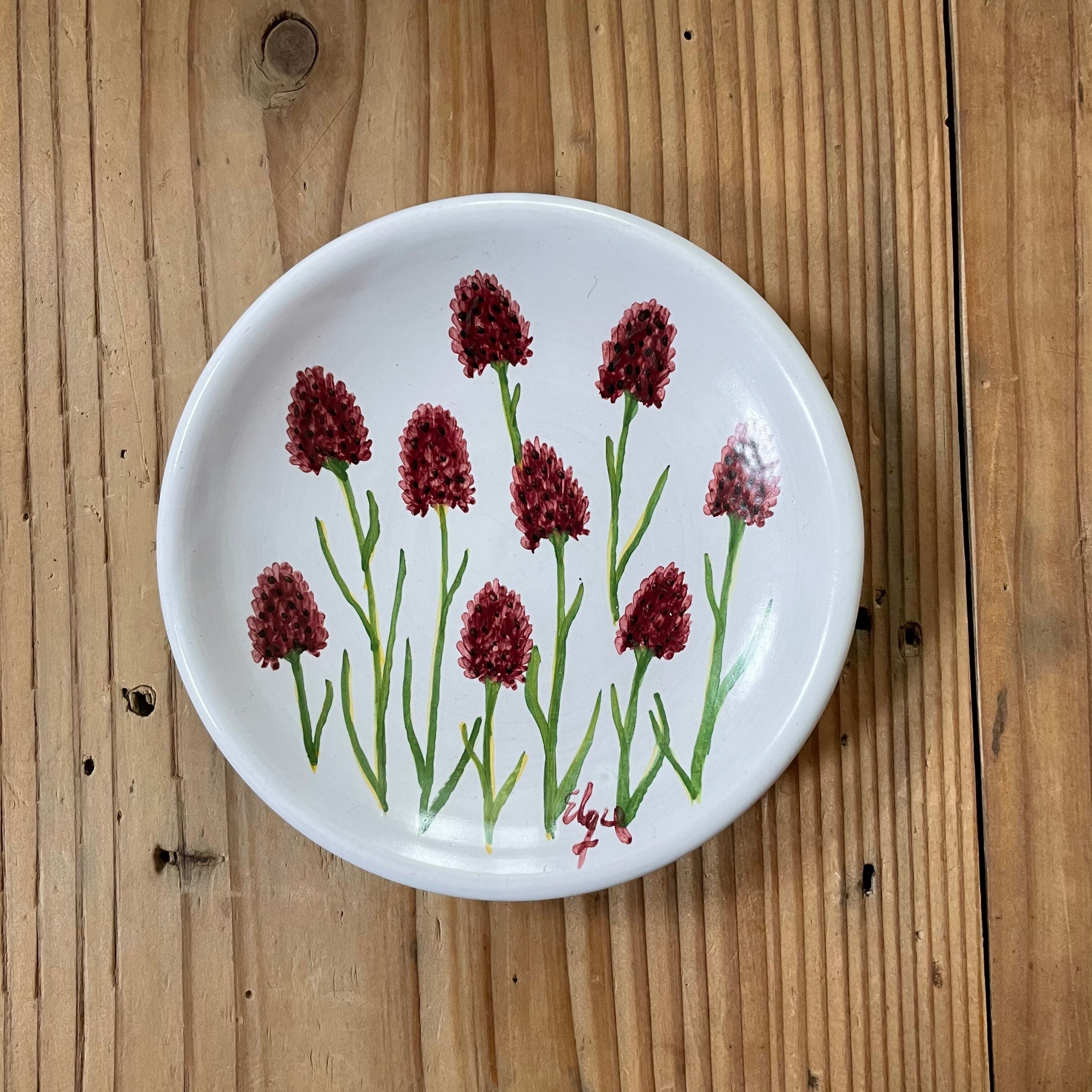 赤紫の花模様の小皿