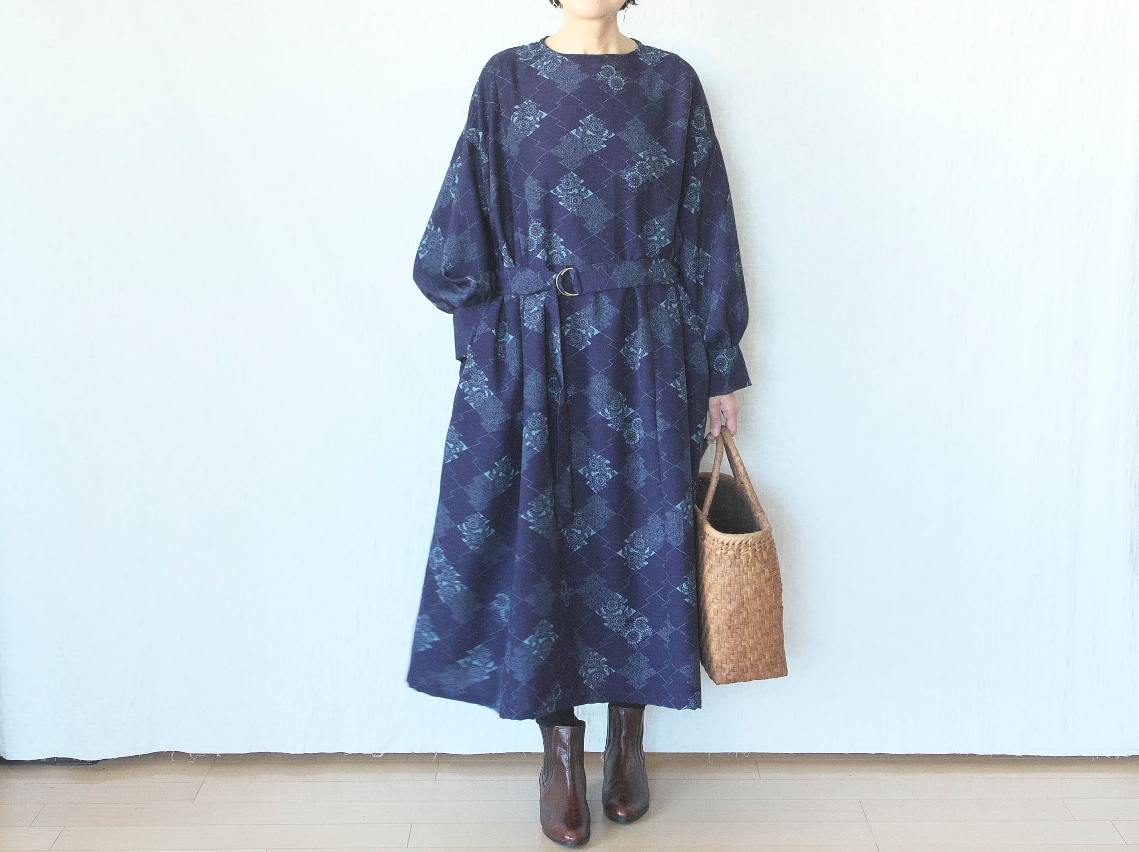 0854 ふっくらお袖のボリュームワンピース