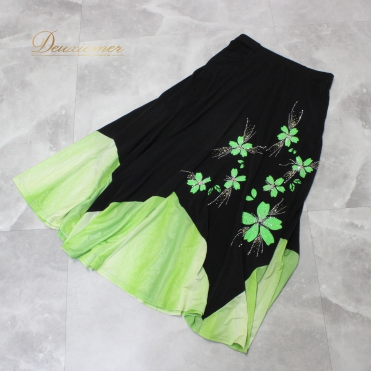 社交ダンス 衣装 スタンダード スカート レッスンウェア レディース 黒 黄緑 グリーン系 ラインストーン 花柄 ブラック系 練習着 フェミニン ブラック系 スカート レディース用 フレアスカート 練習用ダンス衣装 ラインストーン装飾 伸縮性あり スタイリッシュ カジュアル 舞台衣装 ダンス練習着 フェミニンスタイル おしゃれ クラシックダンス ダンス用ウェア 花 motif フラワーデザイン