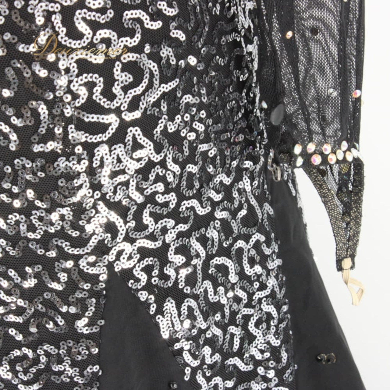 社交ダンス 衣装 スタンダード ドレス ワンピース パーティドレス レディース Sekine ブラック系 シルバー系 黒 長袖 レース チョーカー 華やか スパンコール ラインストーン キラキラ フォーマル 発表会 競技用 演奏会 社交ダンスドレス ラテン 混合 フレアスカート ティアード風 ロング丈 伸縮素材 Lサイズ 11号 ポリエステル ポリウレタン 光沢 ブラックシルバー系 シック エレガント 大人可愛い 9号トルソー参考 素敵 上品