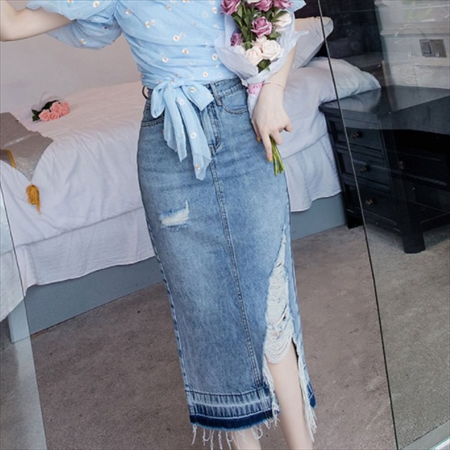 【送料無料】 デニムスカート  ペンシルスカート  ダメージ加工  カジュアル系  大人可愛い  シンプルデザイン  ハイウェスト  タイト  こなれ感  レディースファッション  可愛い  ひざ丈・ひざ下丈  春  30代・40代   お出かけ・女子会