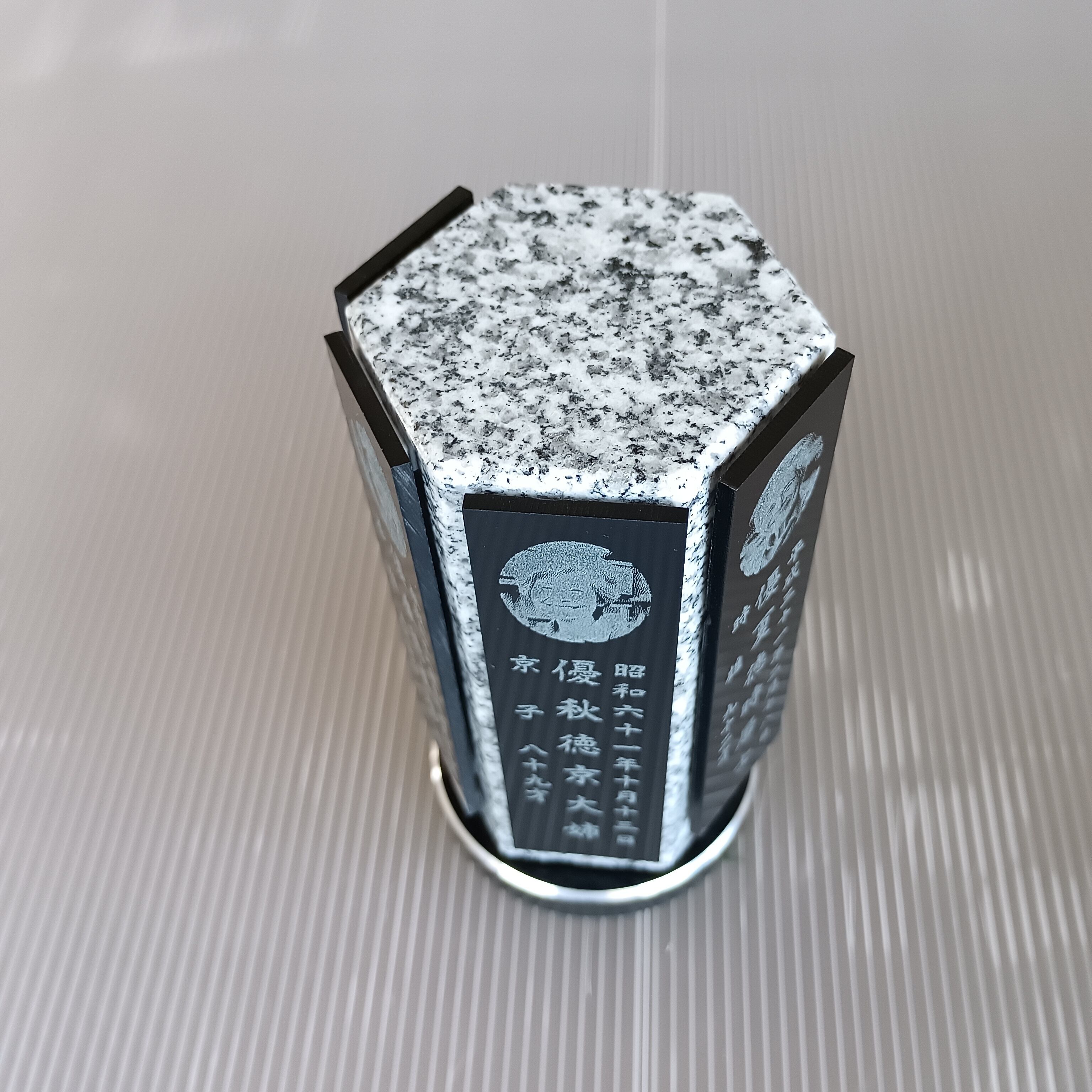 回転位牌　６人用悠想天回　6R60A白　４名様分