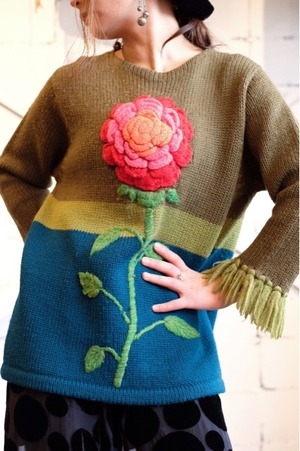 Vintage flower designed sweater