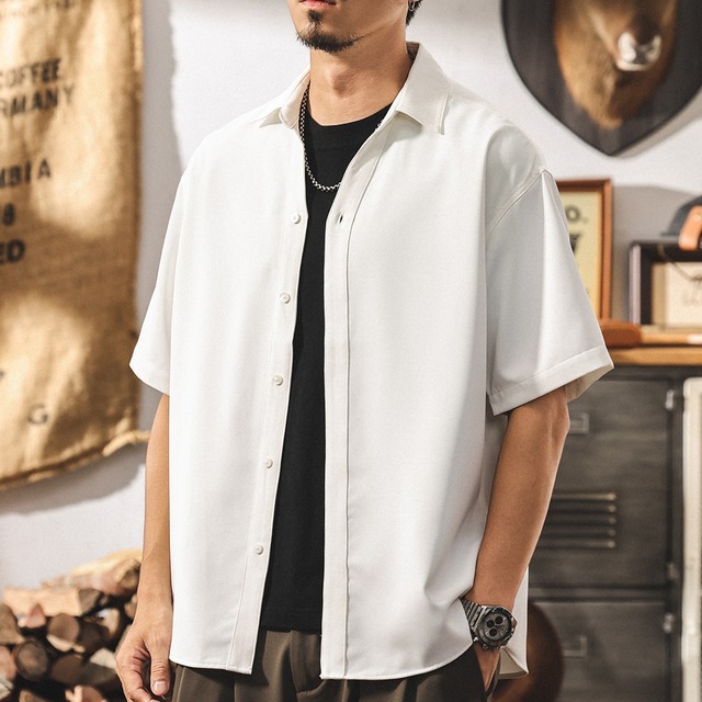 シンプルデザイン半袖シャツ 220114