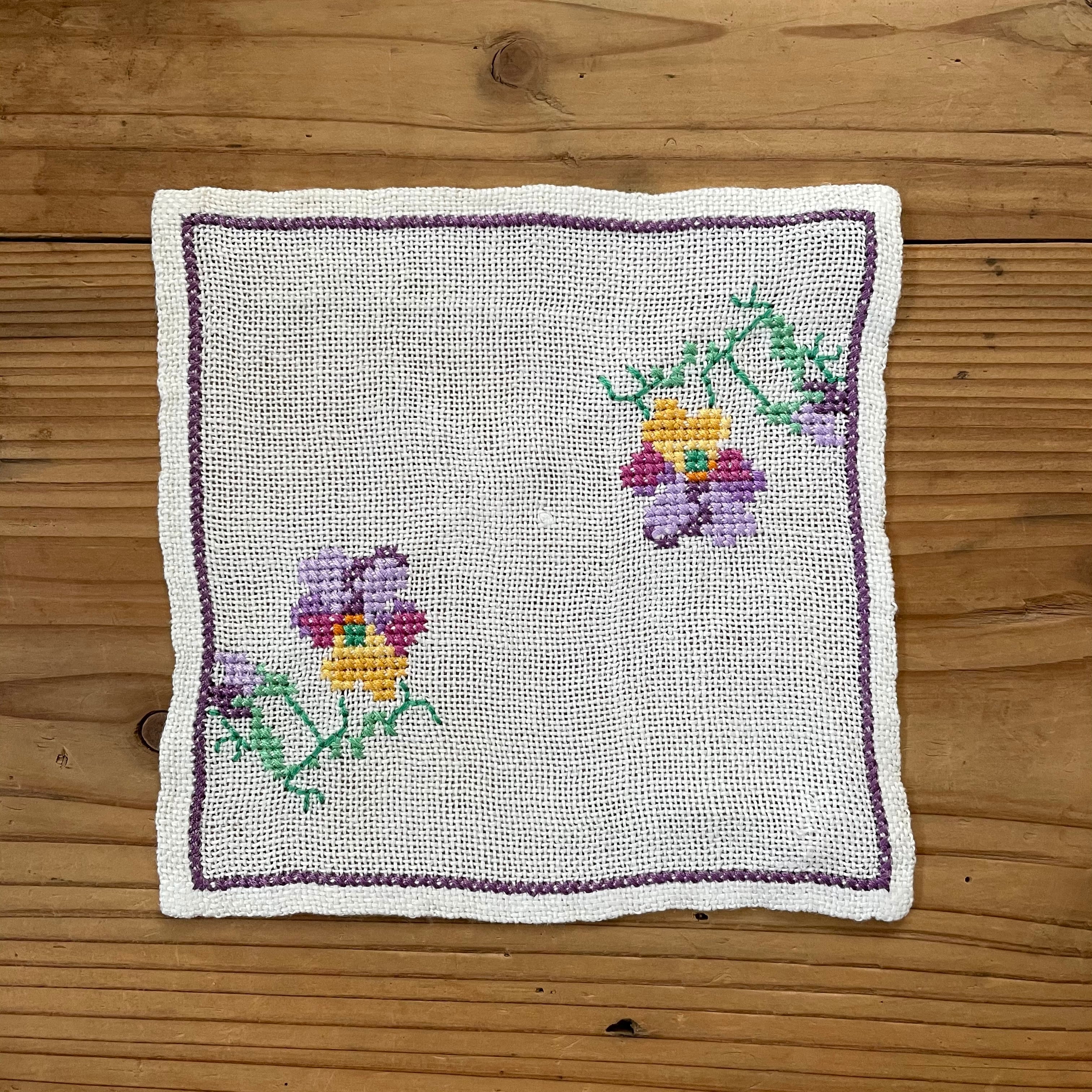クロスステッチのビオラの布