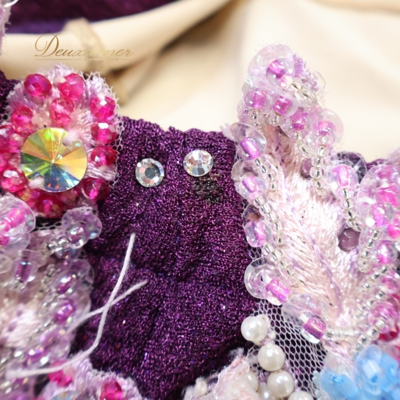 ベリーダンス オリエンタル 衣装 上下セット パープル系 トップス スカート チョーカー ラインストーン 花 紫 青 キラキラ スリット 豪華 装飾 華やか 鮮やか かわいい ステージ イベント ダンス衣装 フリンジ ピンク系 ブルー系 シルバー系