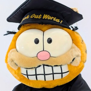 ☆ VINTAGE 1980年代初期 ☆【 Garfield ( ガーフィールド ) 】『 GARFIELD WORLDLY GRAD 卒業式ガーフィールド ワールドリー グラッド』Look out world! / ぬいぐるみ / プラッシュ / plush / 1980年代年製 〚アメリカン雑貨 アメトイ〛