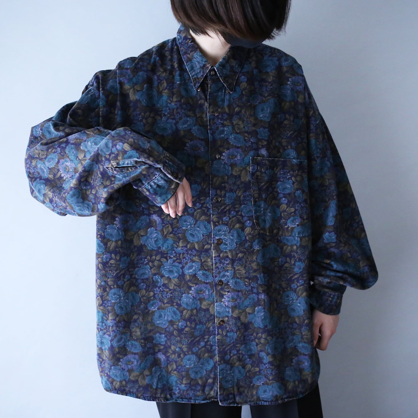 "青×薔薇" beautiful pattern over silhouette shirt