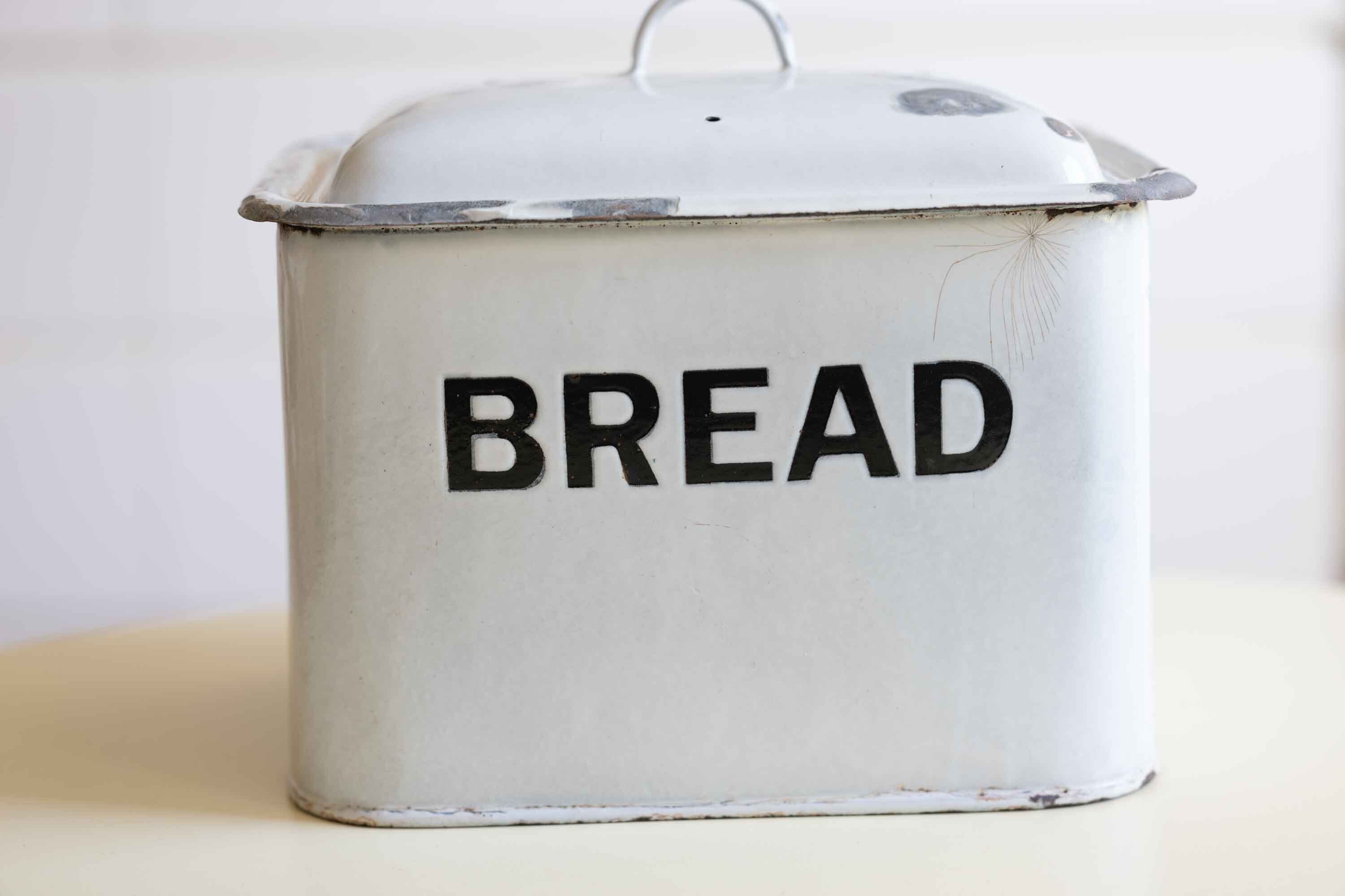 英国アンティーク ブレット缶 No.51 小ぶり 空気穴4つ