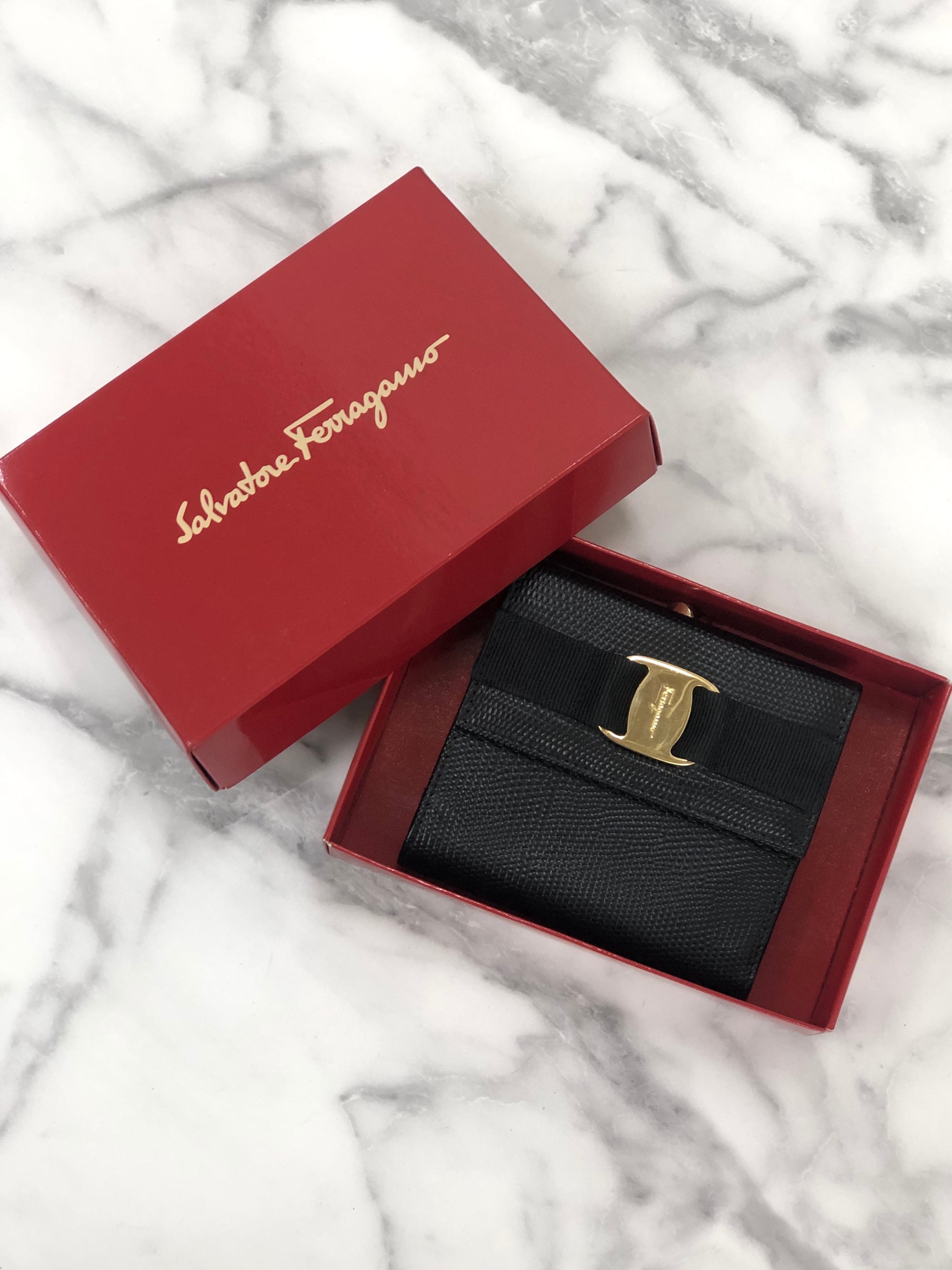 Salvatore Ferragamo サルヴァトーレ フェラガモ リボン 財布