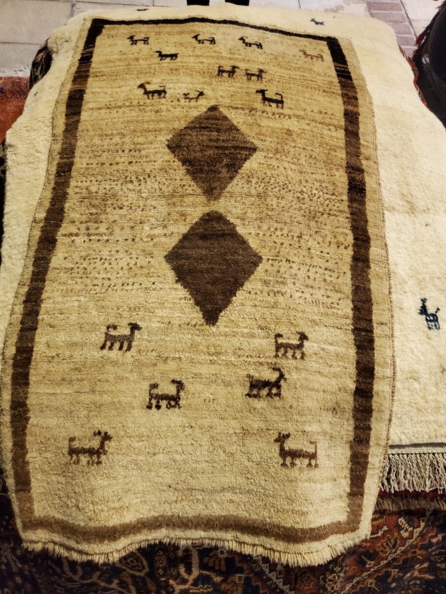 絨毯クエスト40【No.59】Gabbeh (80年前) ※現在、こちらの商品はイランに置いてあります。ご希望の方は先ずは在庫のご確認をお願いします。