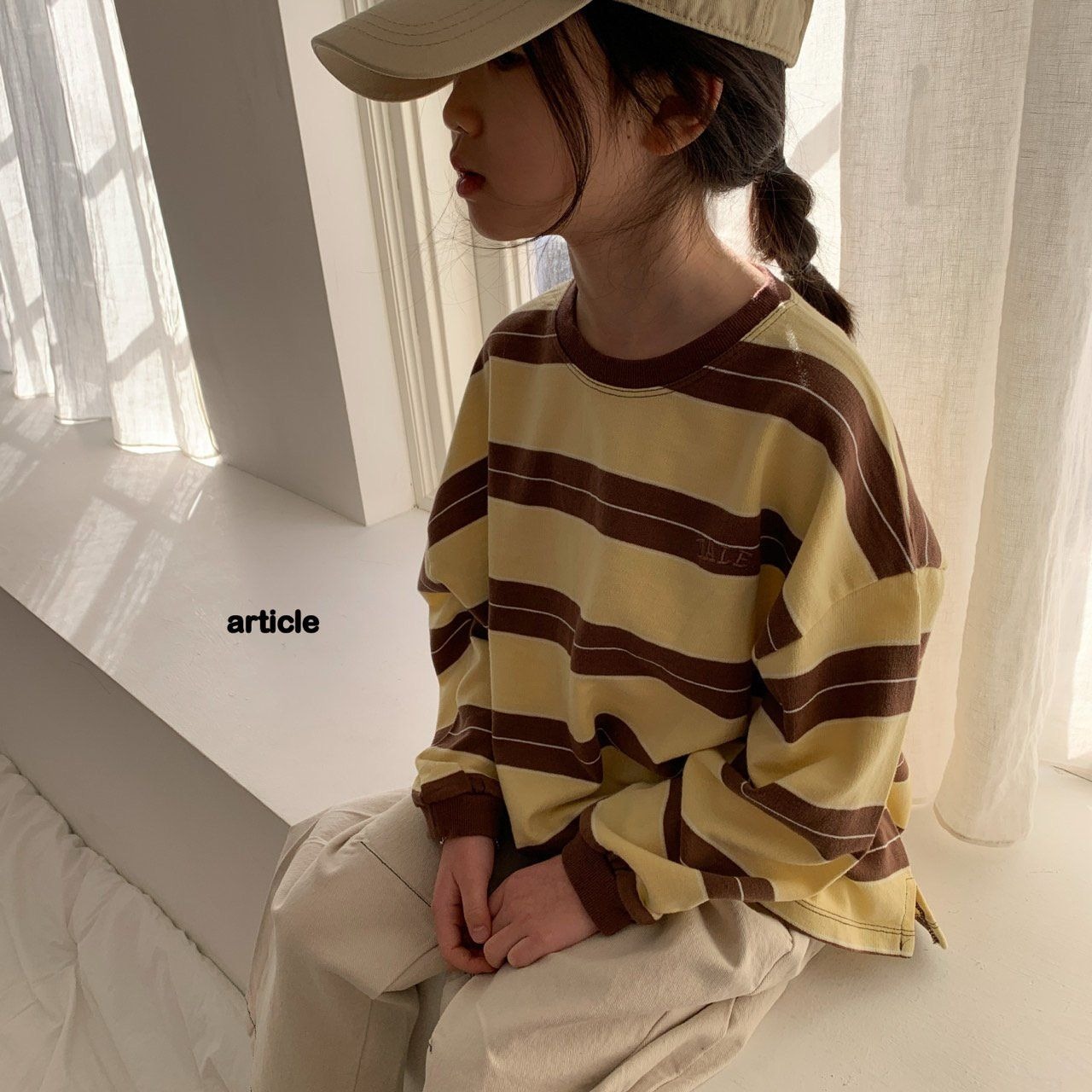 [article] Aile needlepoint sweatshirt / [아티클] 에일자수맨투맨