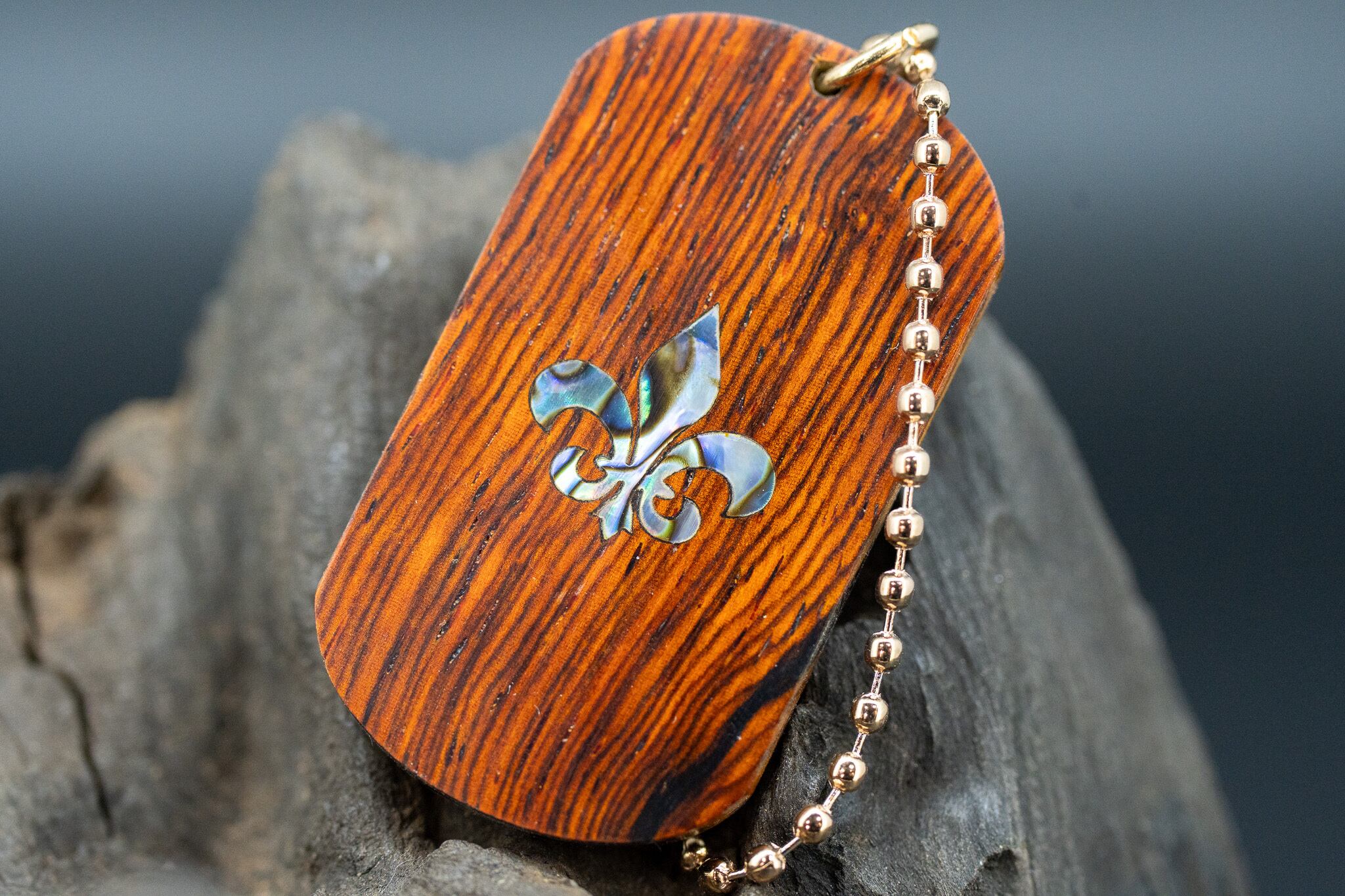 【 エスニックなローズウッド 】 ココボロ ドッグタグ象嵌 フルールドリス