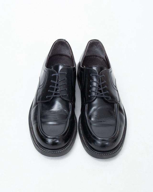 U-tip leather shoes