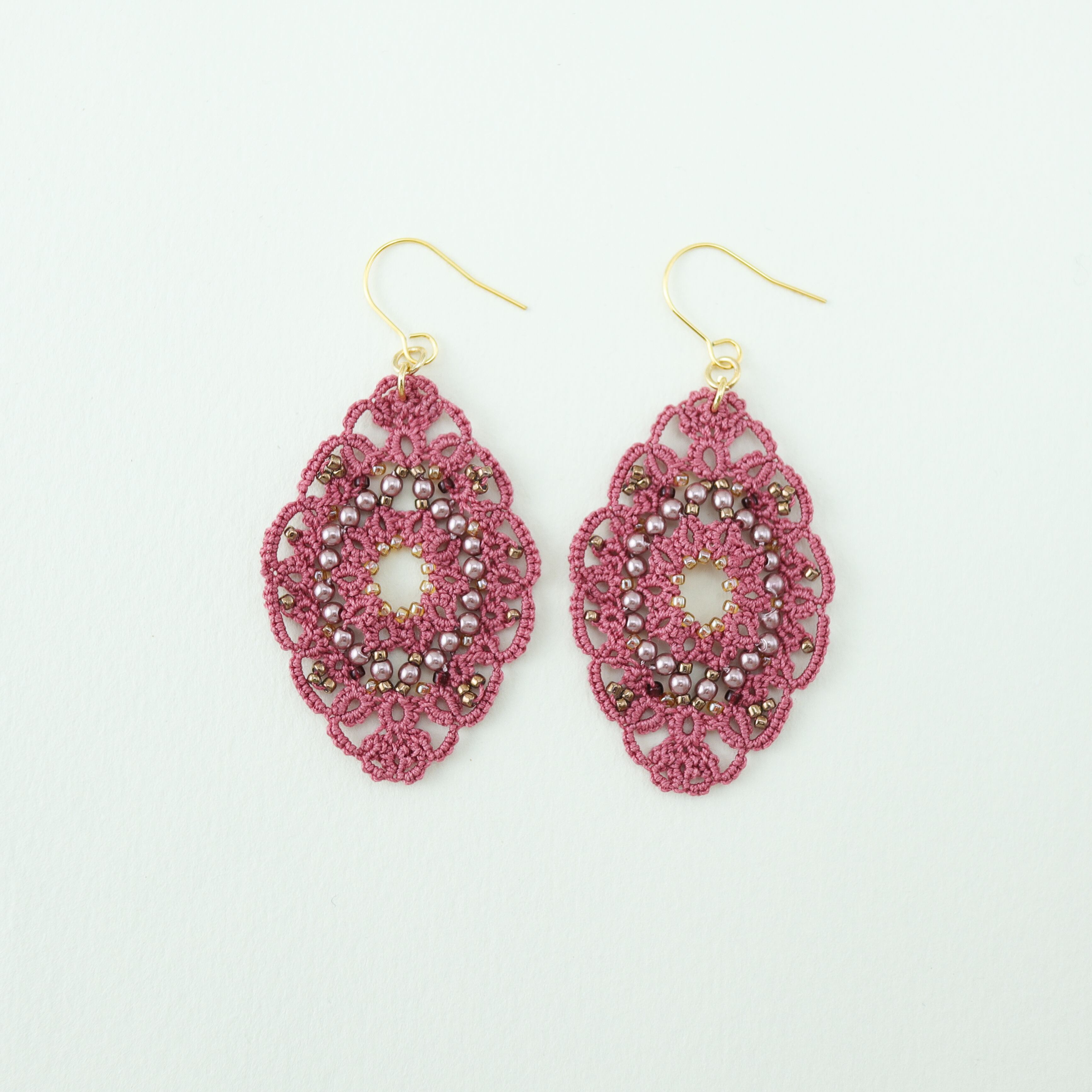 タティングレースとビーズのピアス Oval＜オーバル＞ Old Rose ※イヤリングに変更可