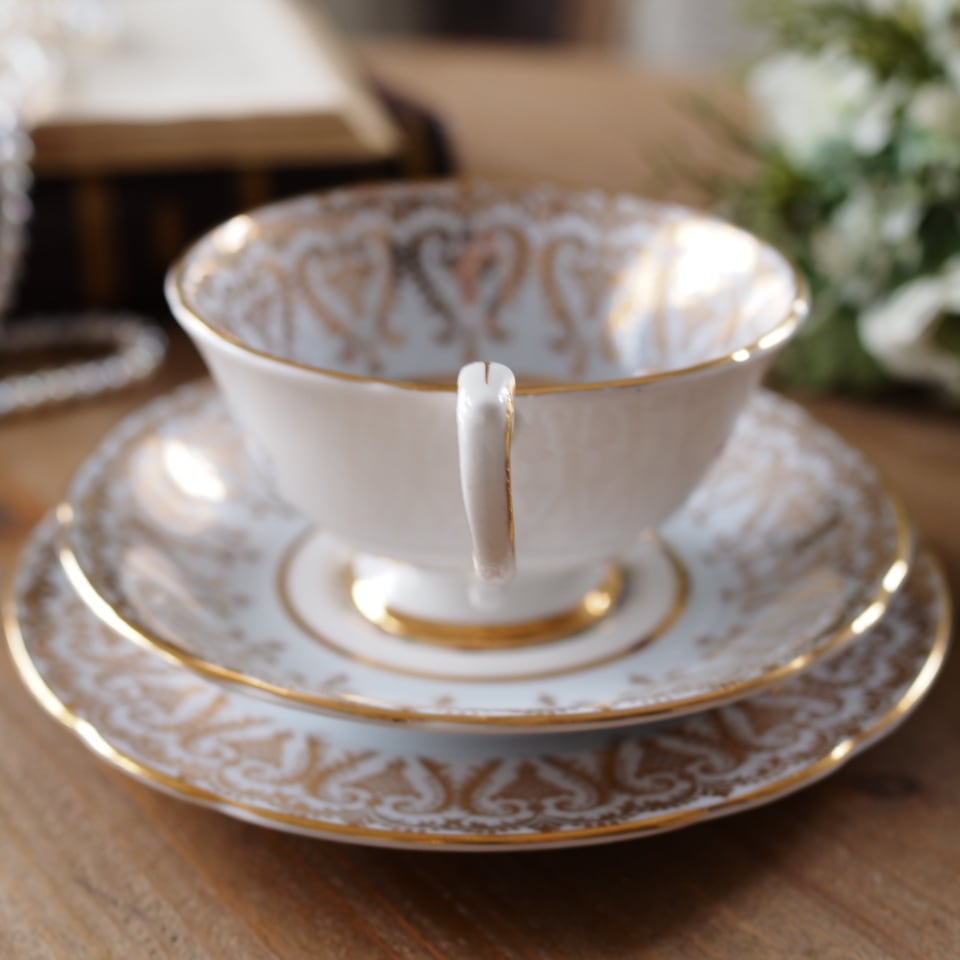 英国パラゴン 金彩果実文 フルーツ絵柄トリオ ブルー カップ＆ソーサー