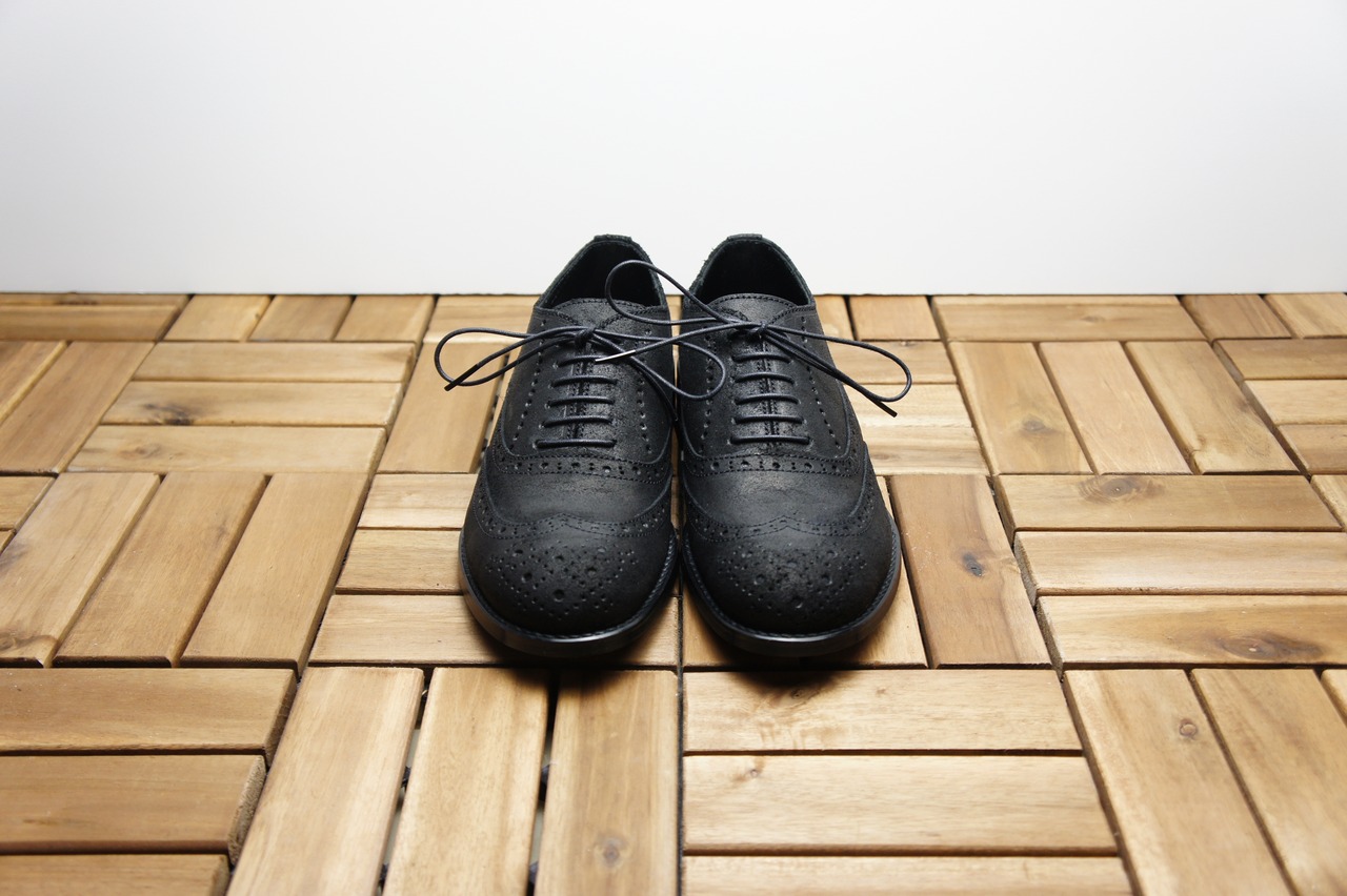 FULL BROGUE SHOES with KILTIE TONGUE (WAXED SUEDE)