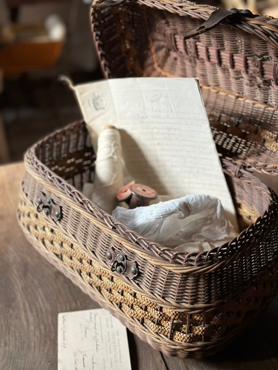 フランスアンティーク 茶色のパニエ 編み込み | Brocante de La