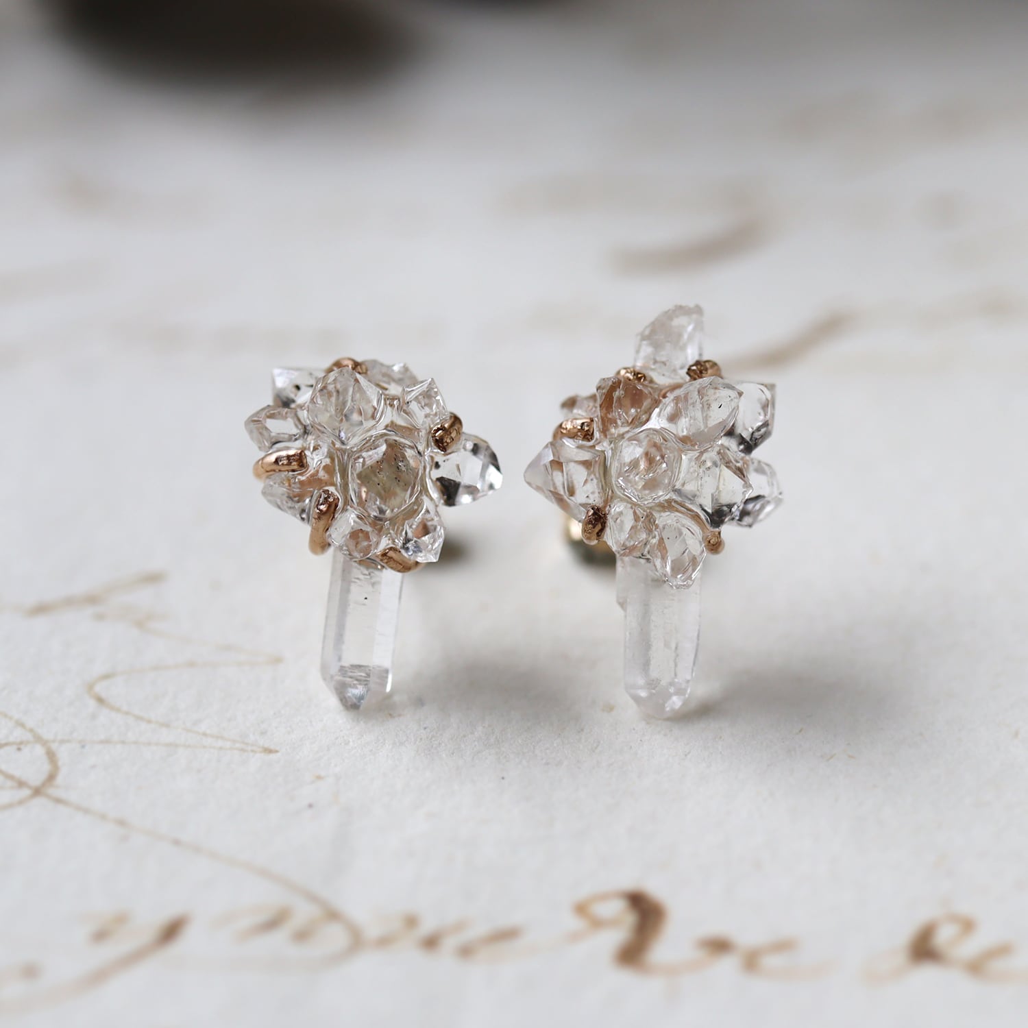 クォーツとダイヤモンドクォーツのピアス | witch/花石:鉱物植物