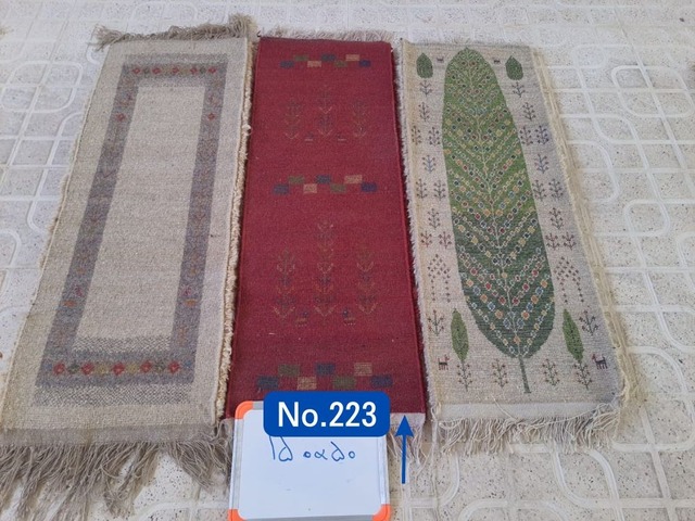 絨毯クエスト79【No.223】（画像真ん中）織りたてギャッベ　※現在、こちらの商品はイランに置いてあります。ご希望の方は先ずは在庫のご確認をお願いします。